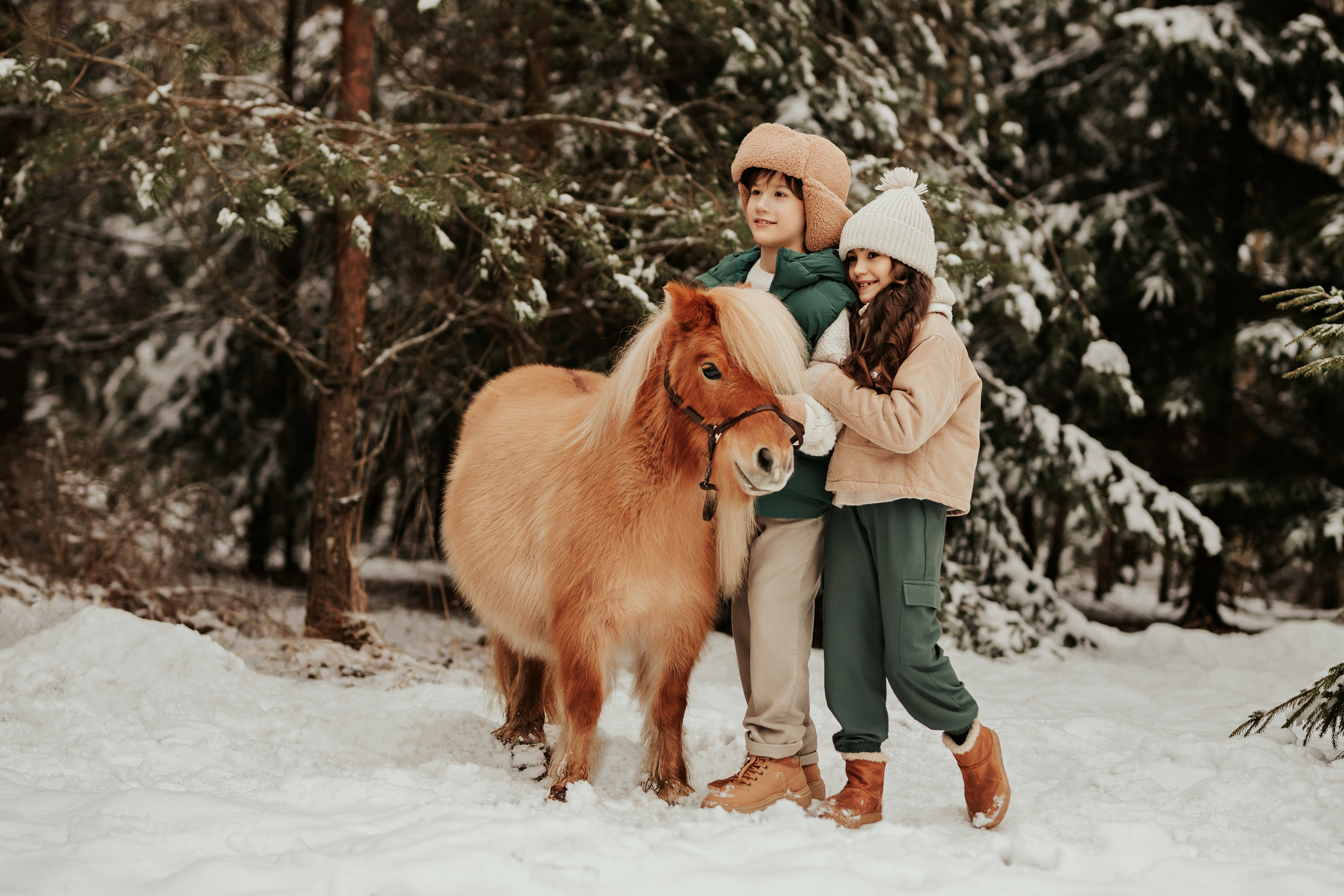 София и Микаэль с пони. ФОТОГРАФ |ЛАТВИЯ | ДАУГАВПИЛС|