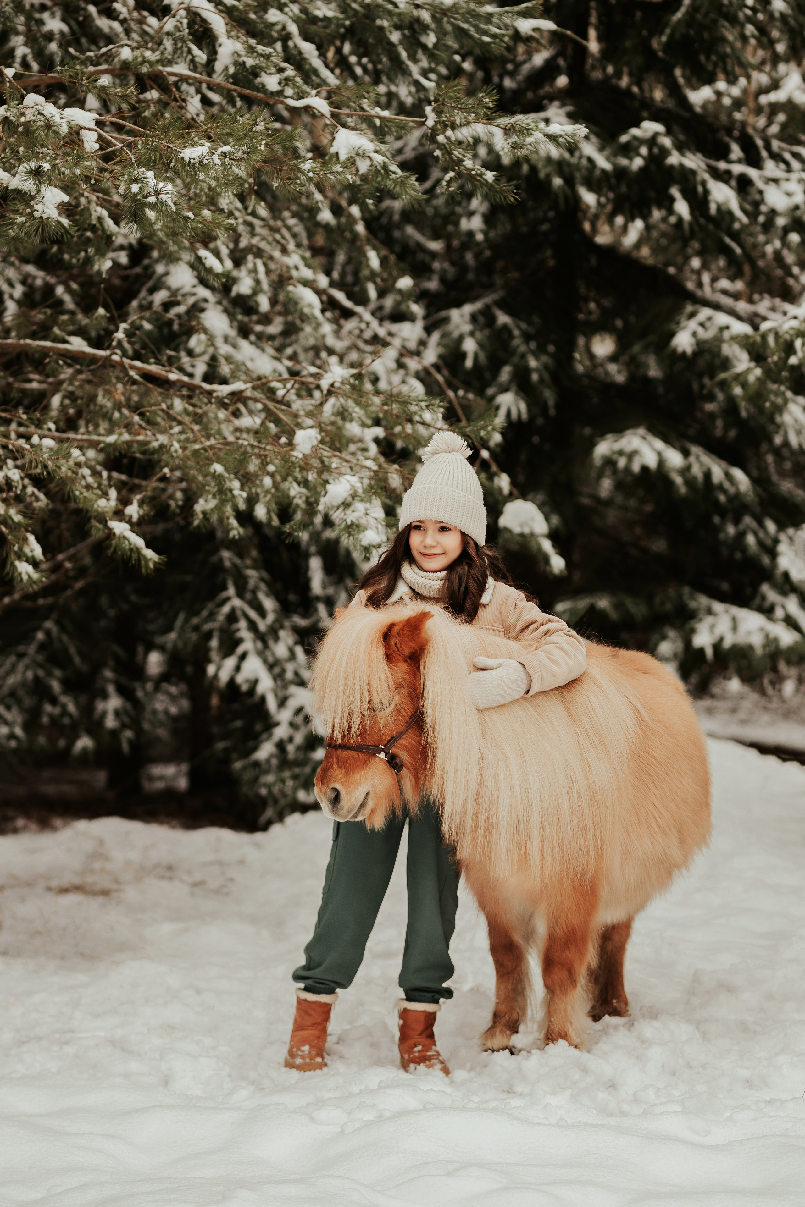 София и Микаэль с пони. ФОТОГРАФ |ЛАТВИЯ | ДАУГАВПИЛС|