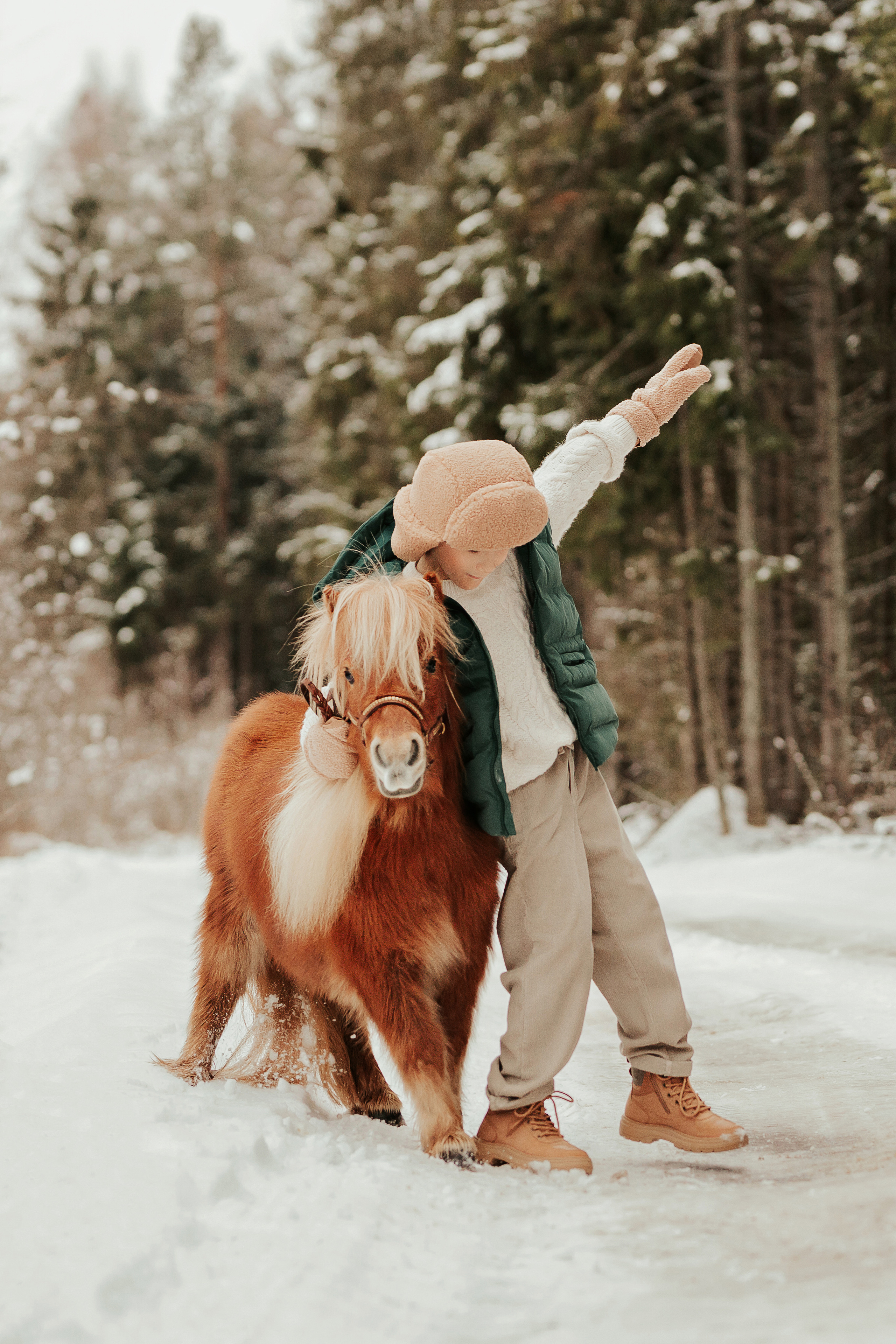 София и Микаэль с пони. ФОТОГРАФ |ЛАТВИЯ | ДАУГАВПИЛС|