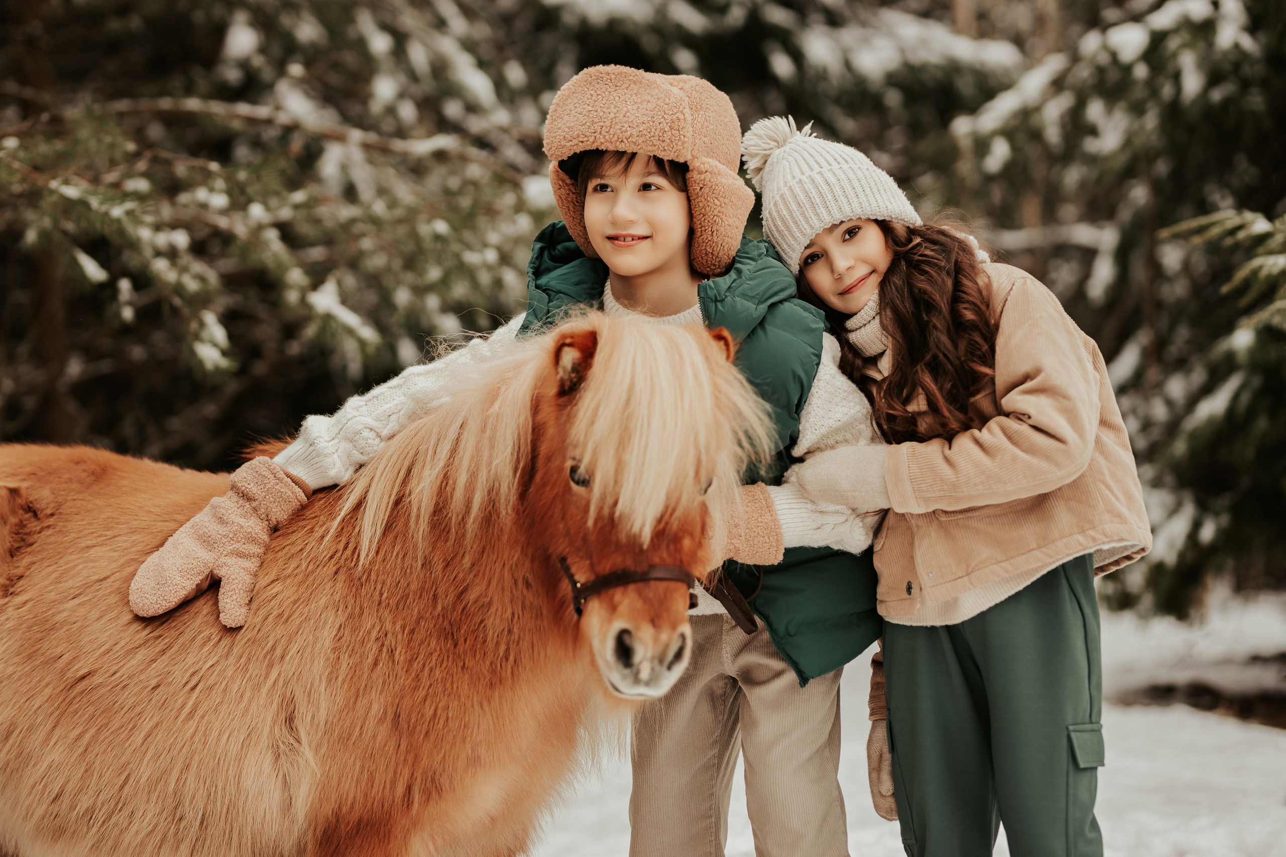 София и Микаэль с пони. ФОТОГРАФ |ЛАТВИЯ | ДАУГАВПИЛС|