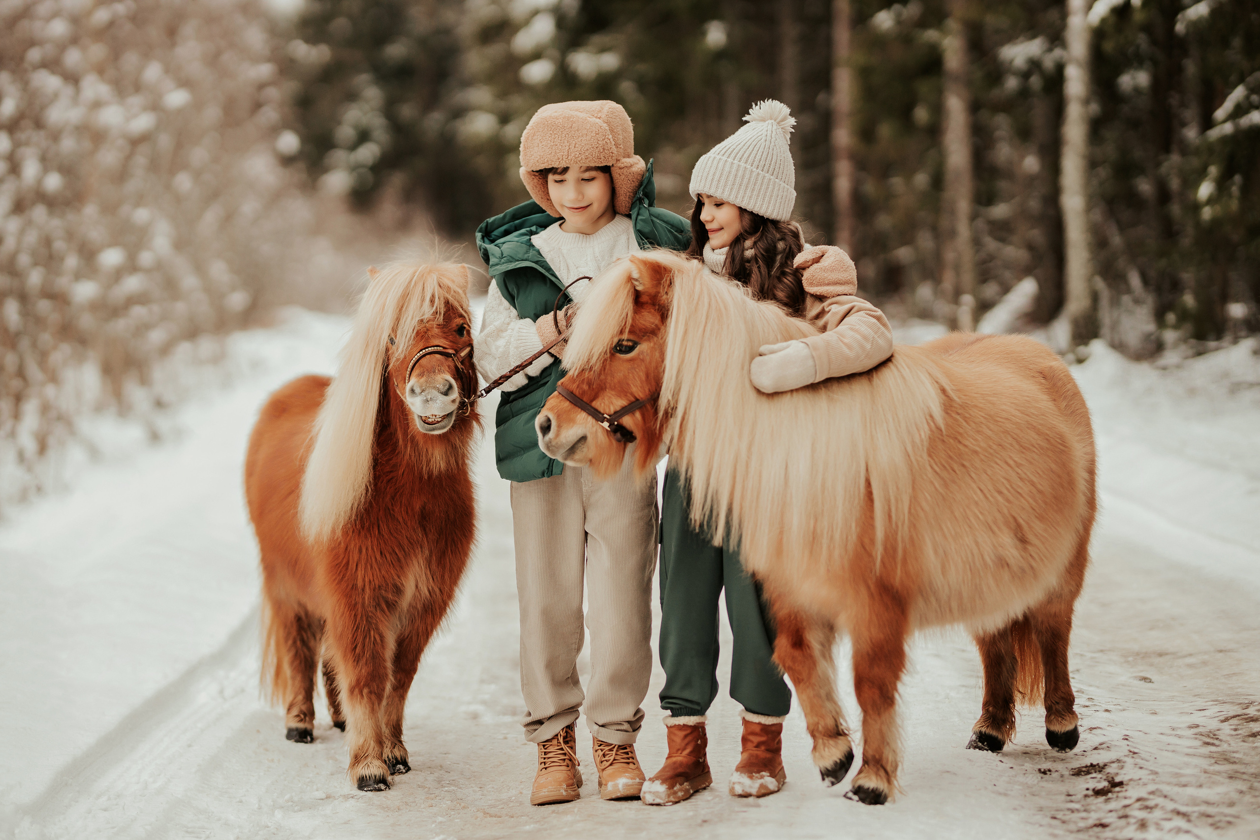 София и Микаэль с пони. ФОТОГРАФ |ЛАТВИЯ | ДАУГАВПИЛС|