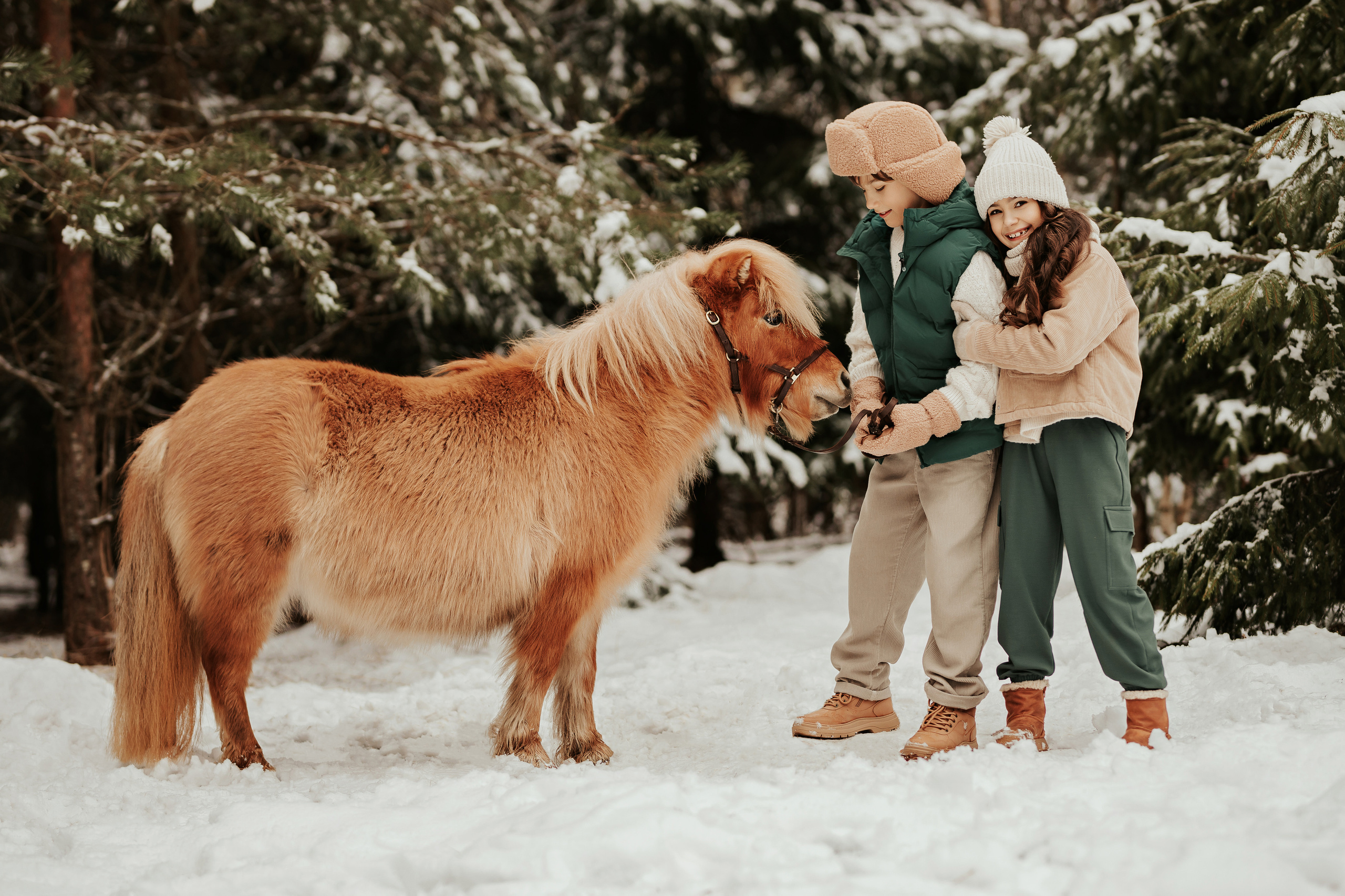 София и Микаэль с пони. ФОТОГРАФ |ЛАТВИЯ | ДАУГАВПИЛС|
