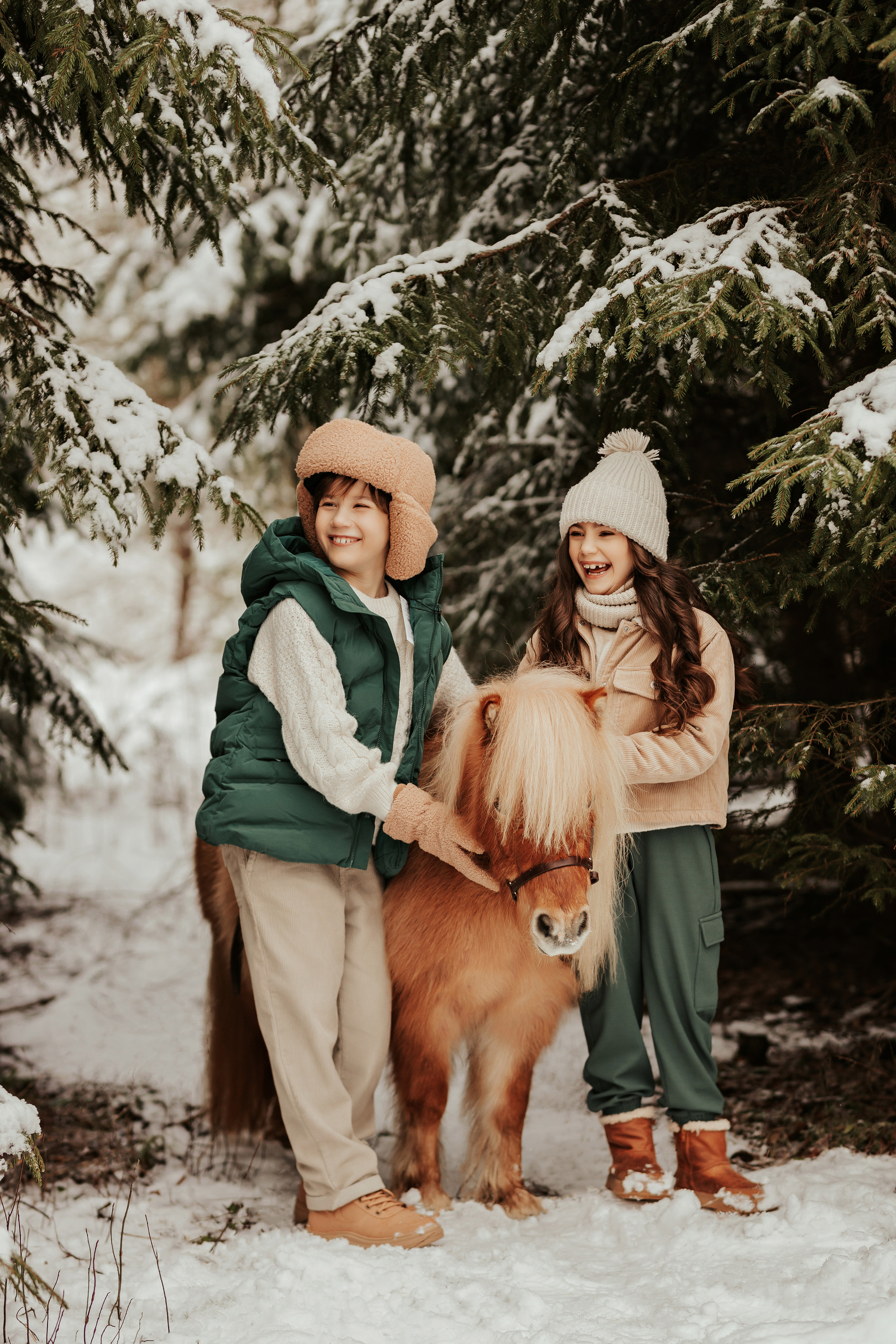 София и Микаэль с пони. ФОТОГРАФ |ЛАТВИЯ | ДАУГАВПИЛС|