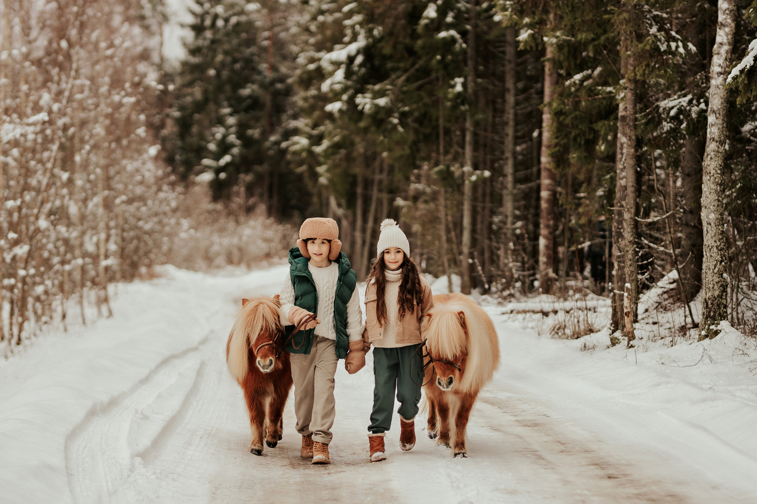 София и Микаэль с пони. ФОТОГРАФ |ЛАТВИЯ | ДАУГАВПИЛС|