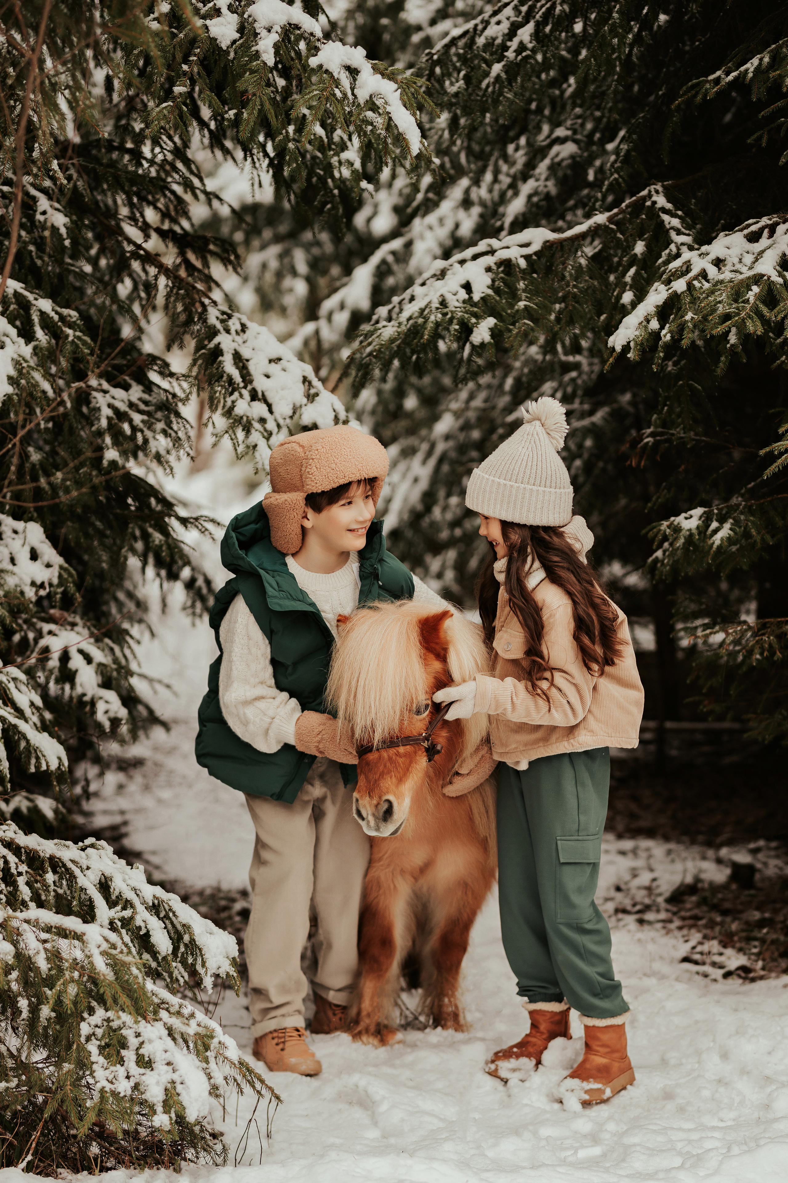 София и Микаэль с пони. ФОТОГРАФ |ЛАТВИЯ | ДАУГАВПИЛС|