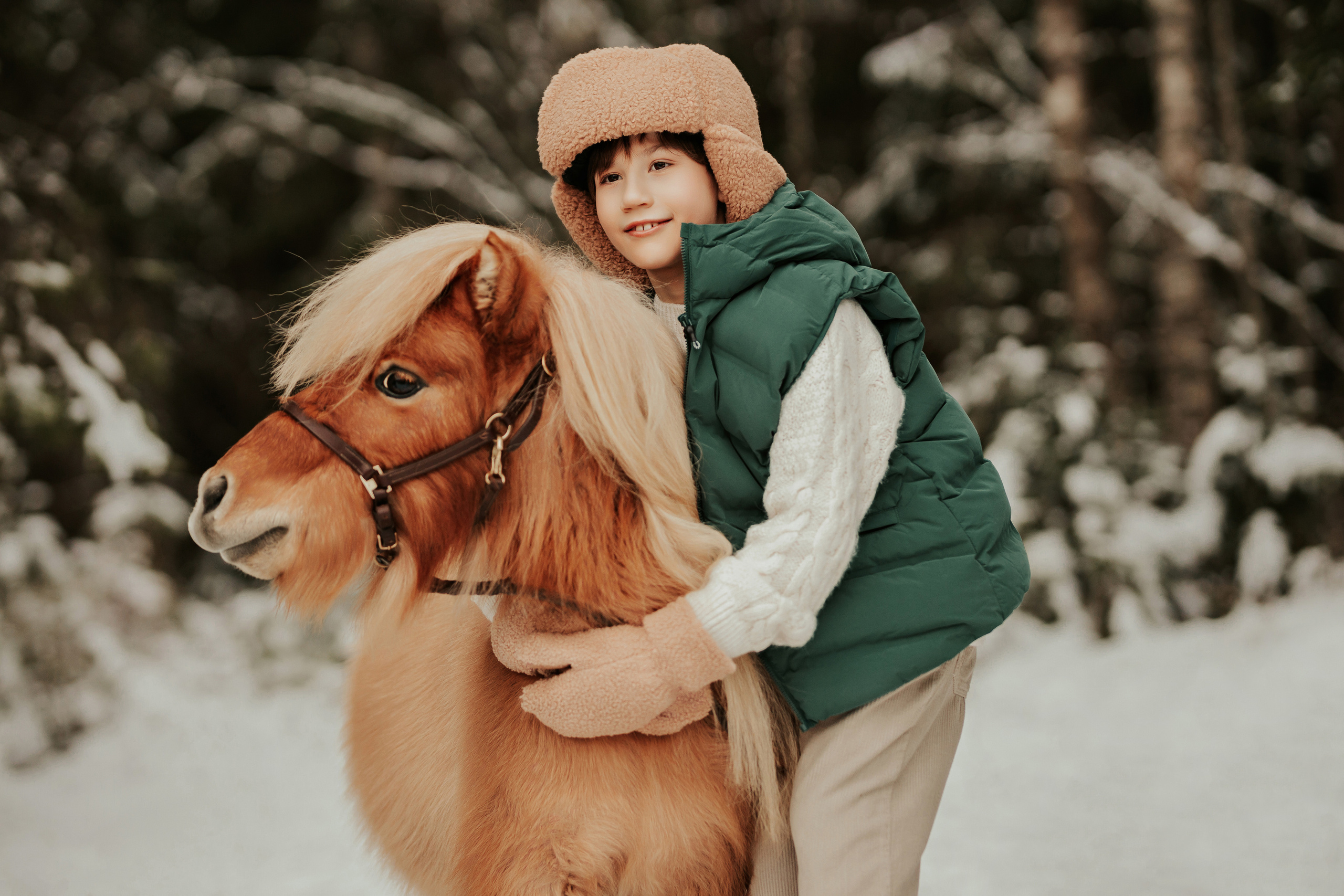 София и Микаэль с пони. ФОТОГРАФ |ЛАТВИЯ | ДАУГАВПИЛС|