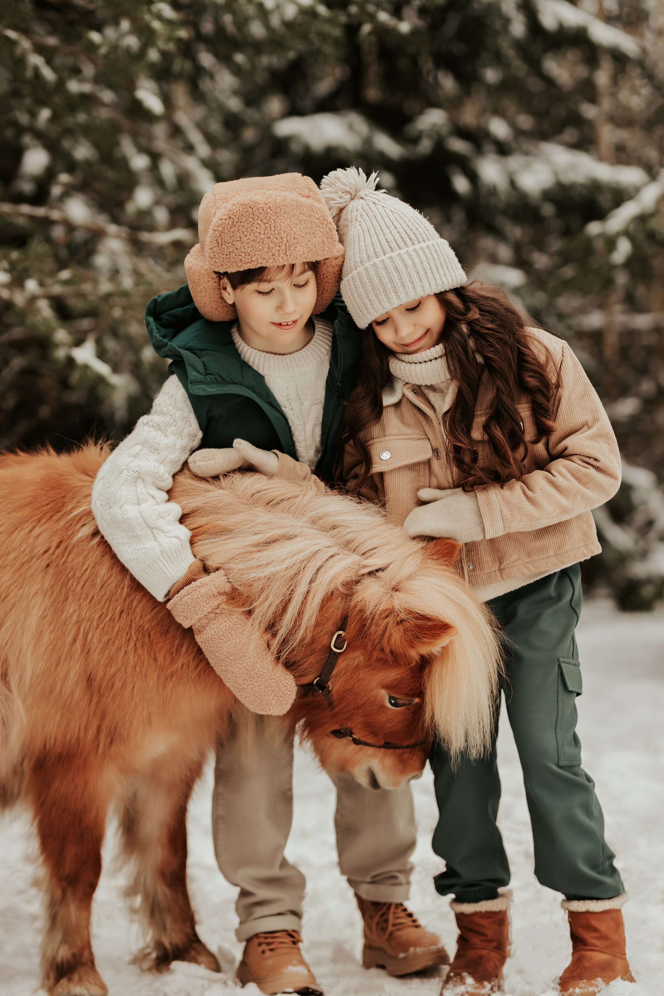 София и Микаэль с пони. ФОТОГРАФ |ЛАТВИЯ | ДАУГАВПИЛС|