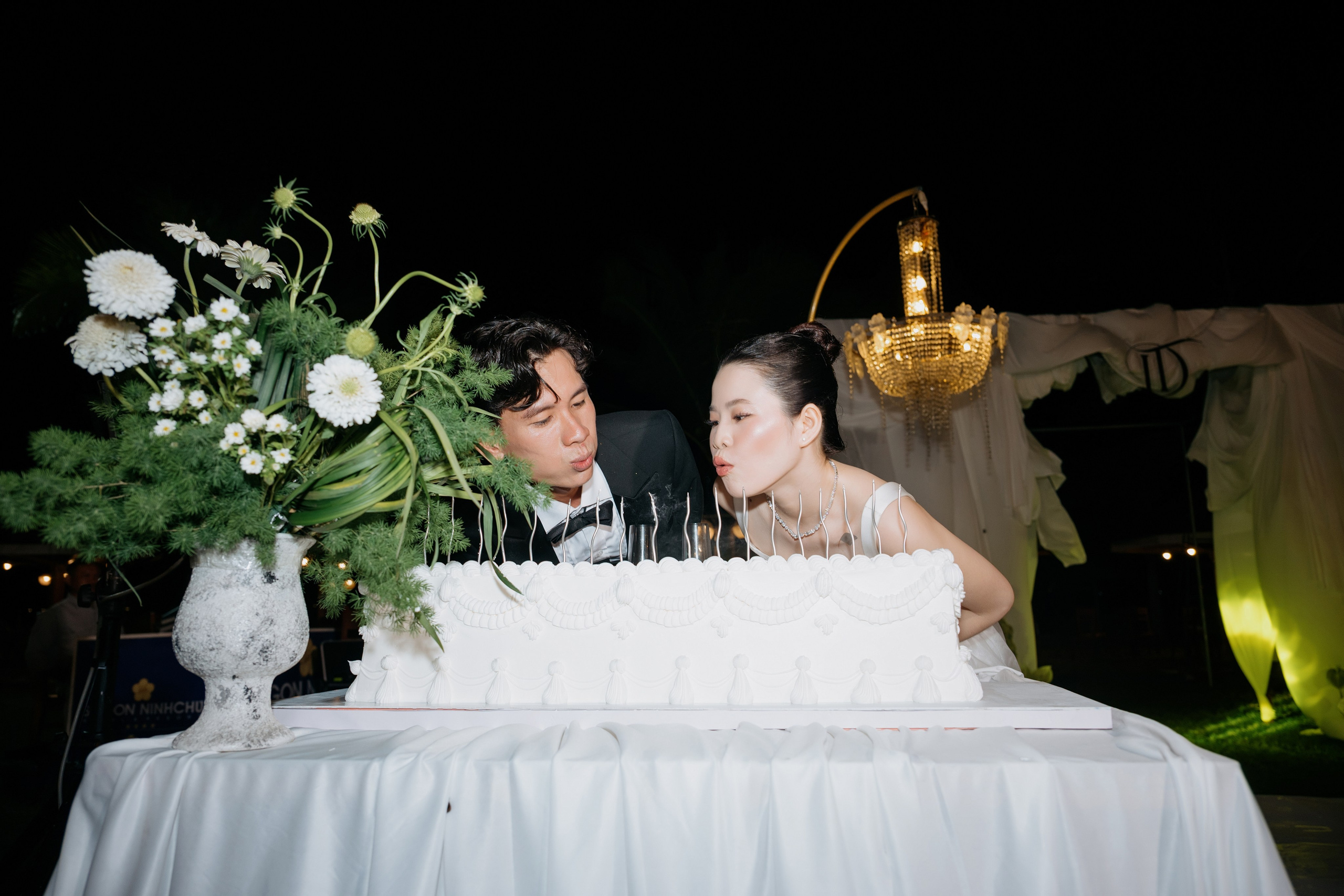 DIEU & THINH/Destination Wedding. Nhiếp ảnh gia đám cưới hàng đầu tại Thành Phố Hồ Chí Minh