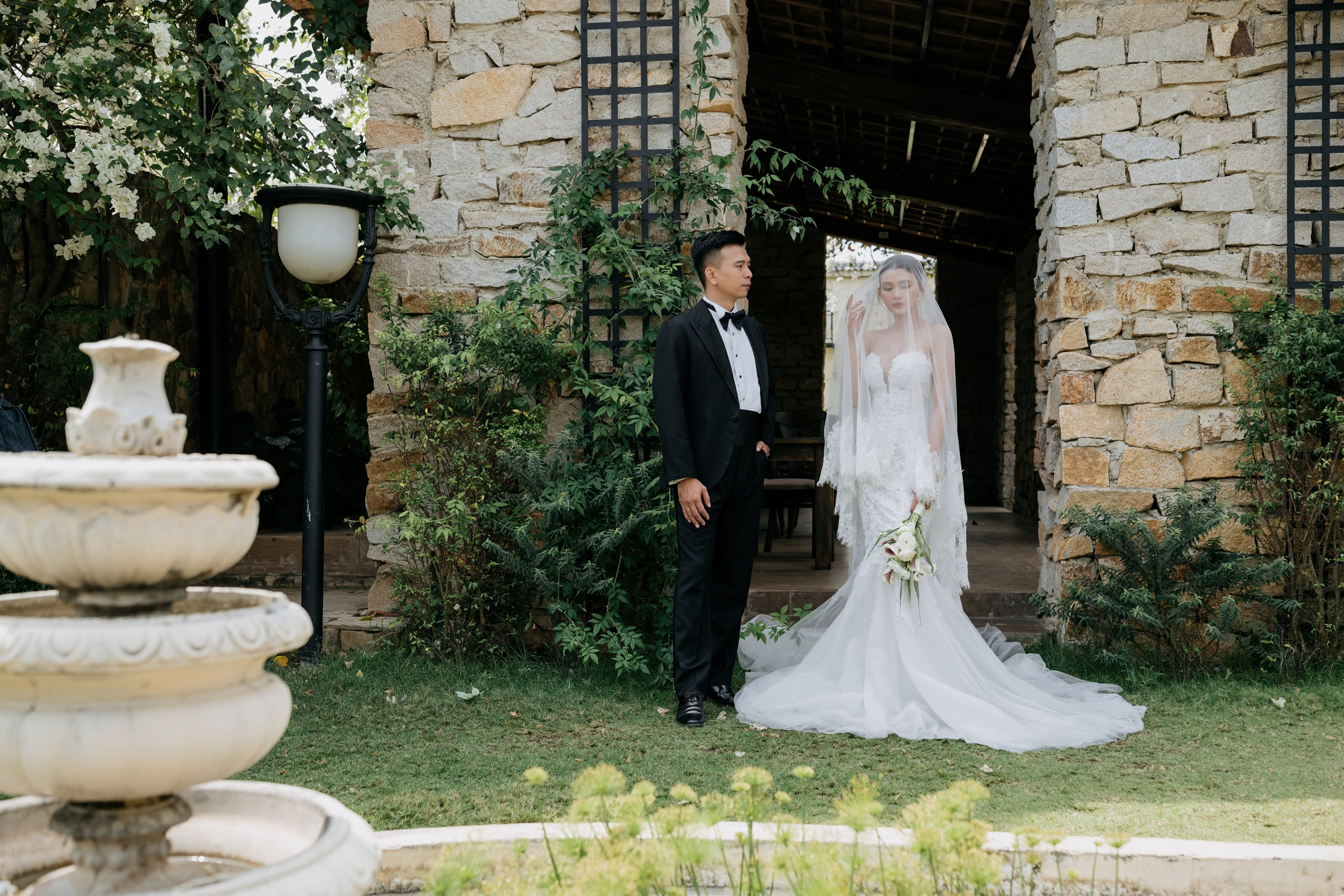 THU & NHU / An garden. Saigon Wedding Present | Art Beyond Moments
