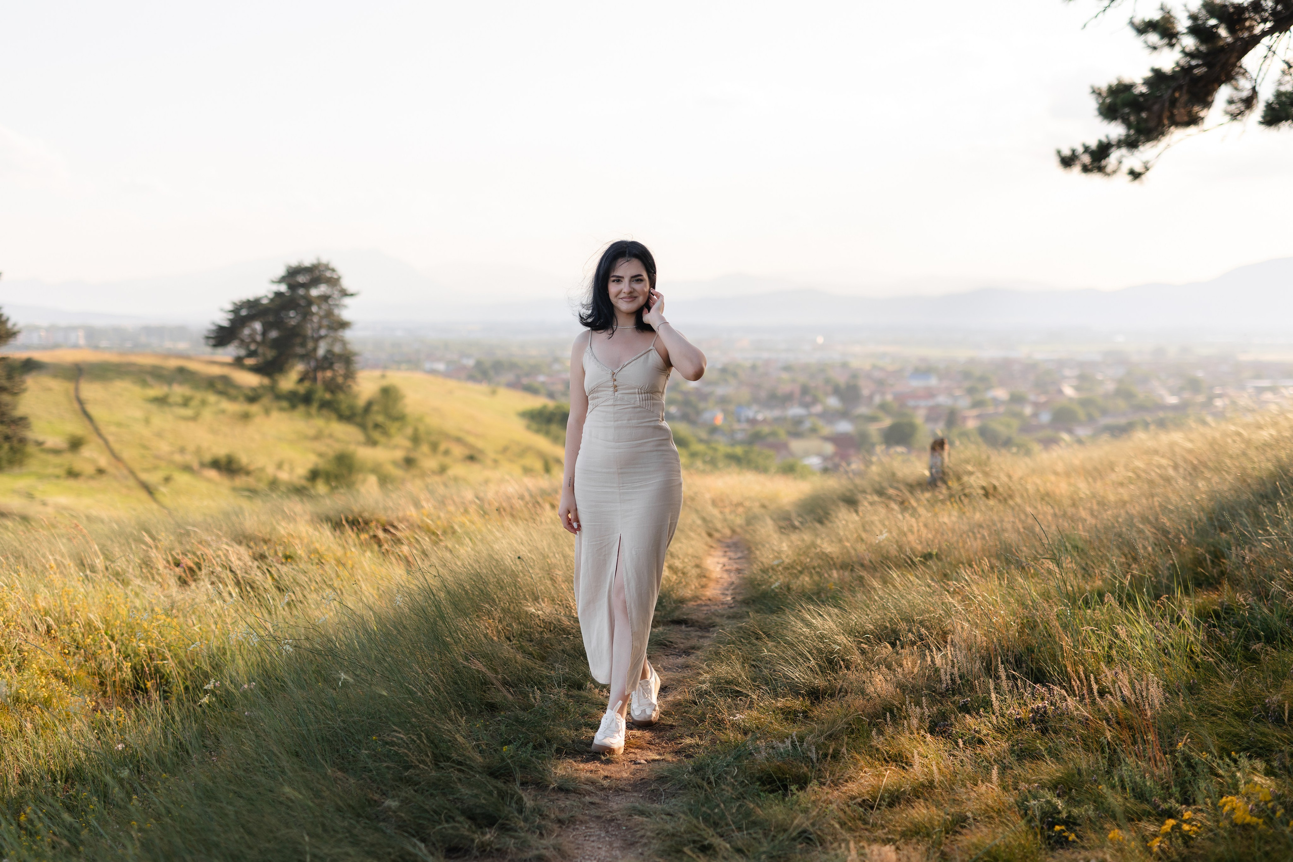 Laura — Portrait. Main