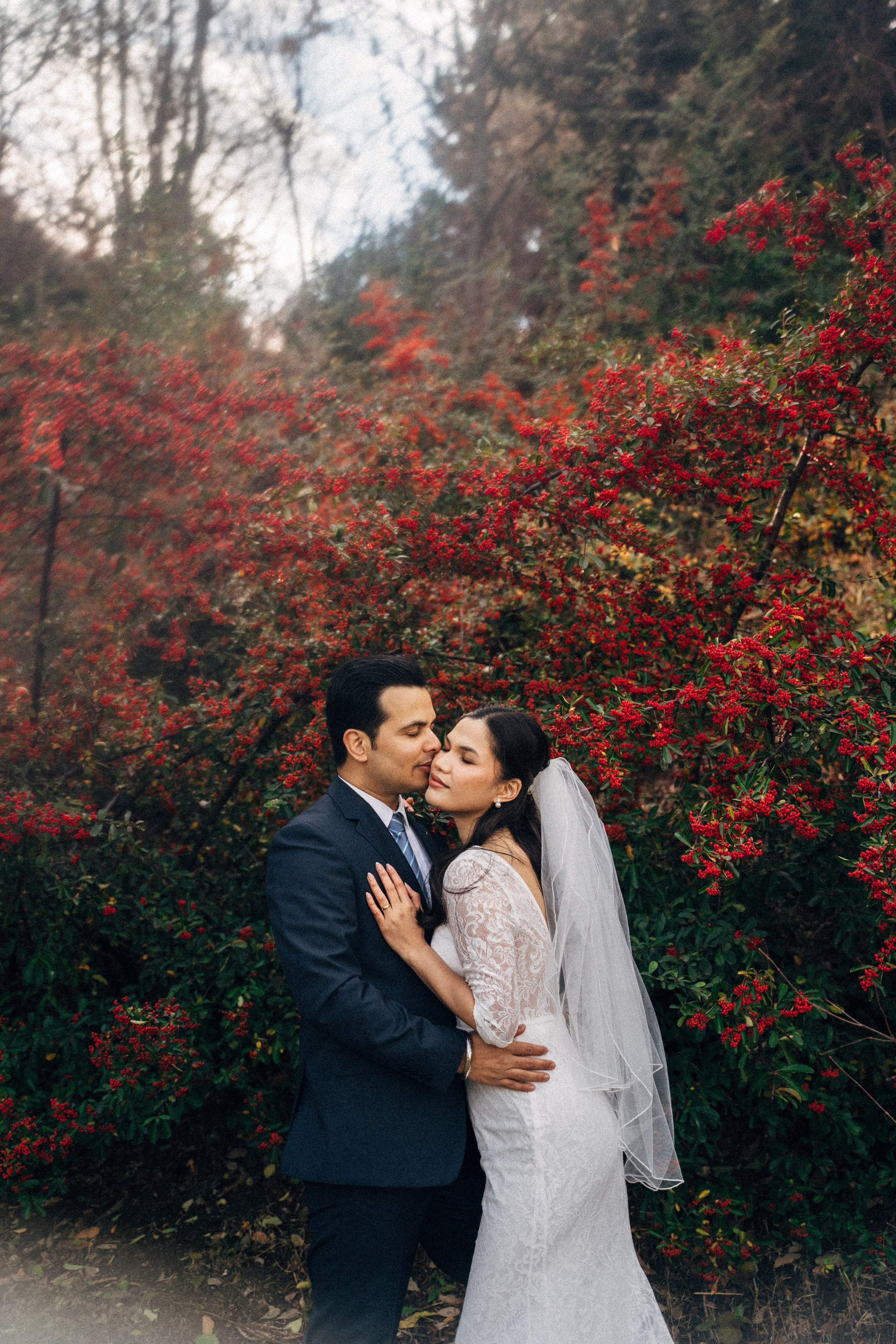 Wedding photo shoot in the Tbilisi Botanical Garden in winter
