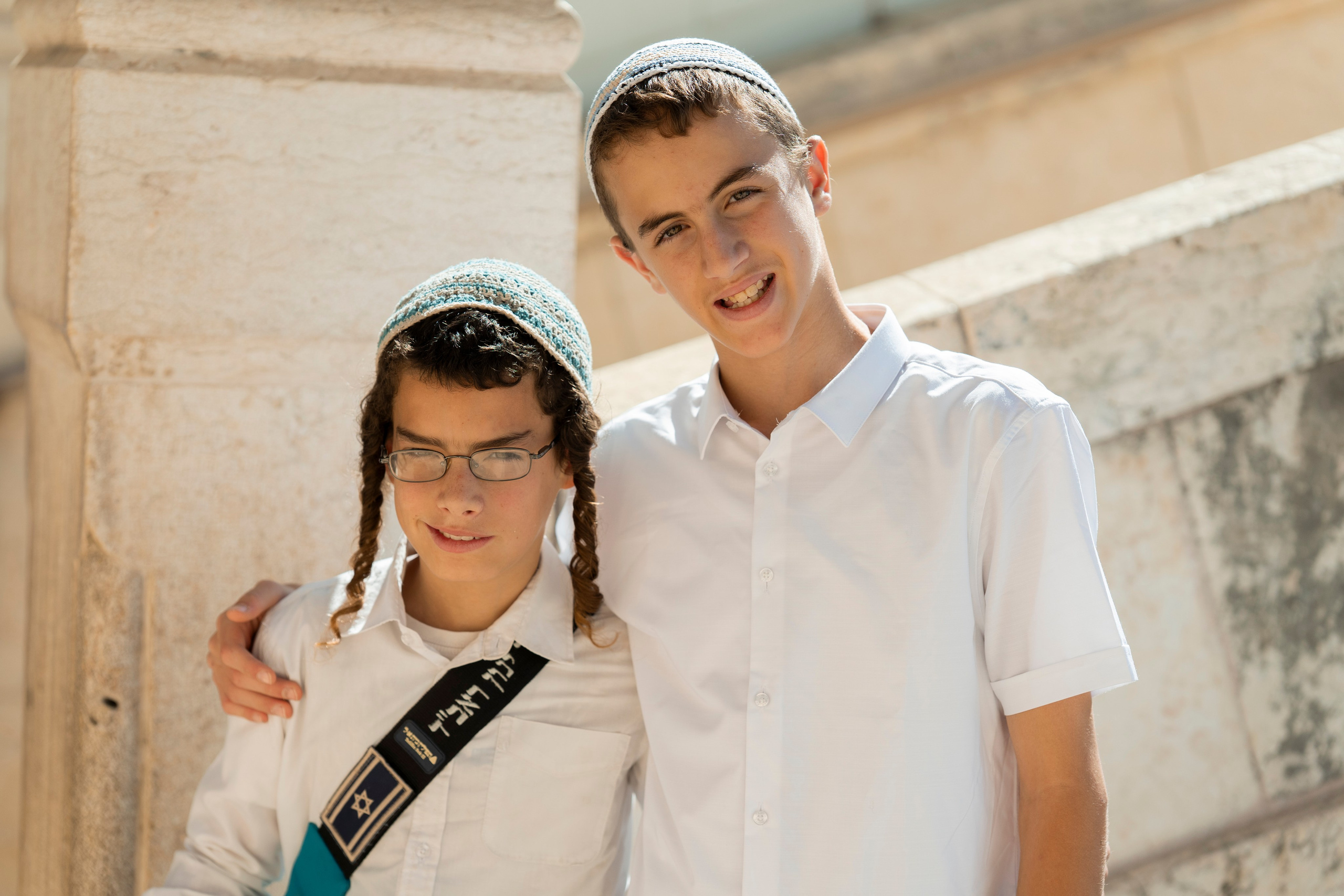 הנחת התפילין רפאל לוי. יוסף מזרחי צילום חתונה, ברית וזוגיות. צלם מקצועי שאוהב להוציא אתכם הכי יפים ברגעים הכי מרגשים