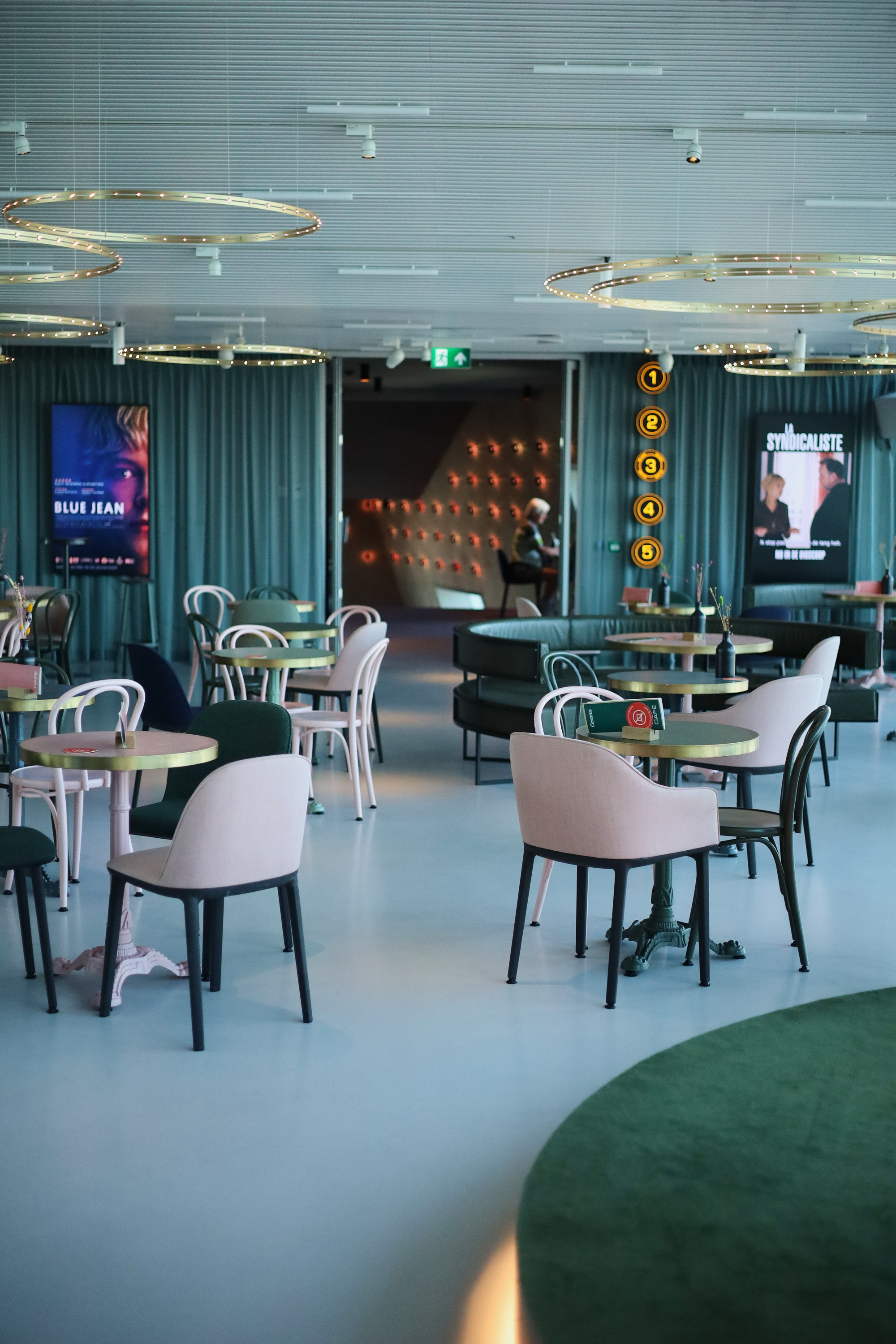 Indoor. Personal, fashion, business Photographer in Netherlands