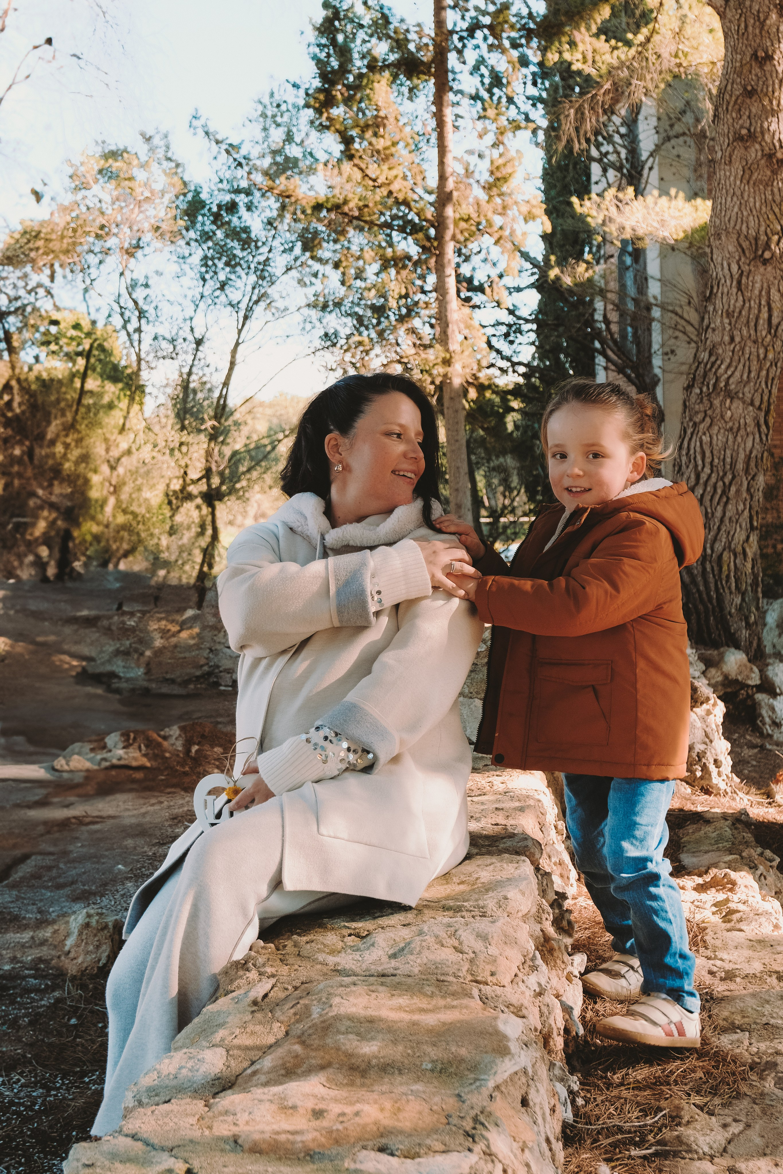 Sesión familiar embarazo. Fotografía profesional en Calafell - Elena Medvedeva
