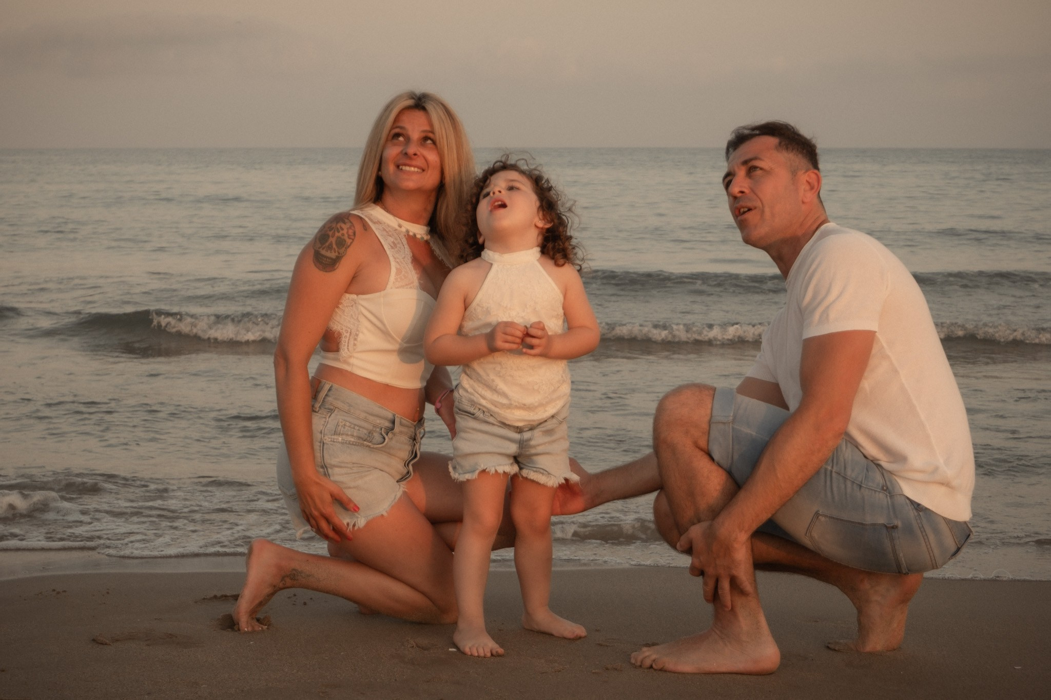 Sesión familiar en la playa. Fotografía profesional en Calafell - Elena Medvedeva