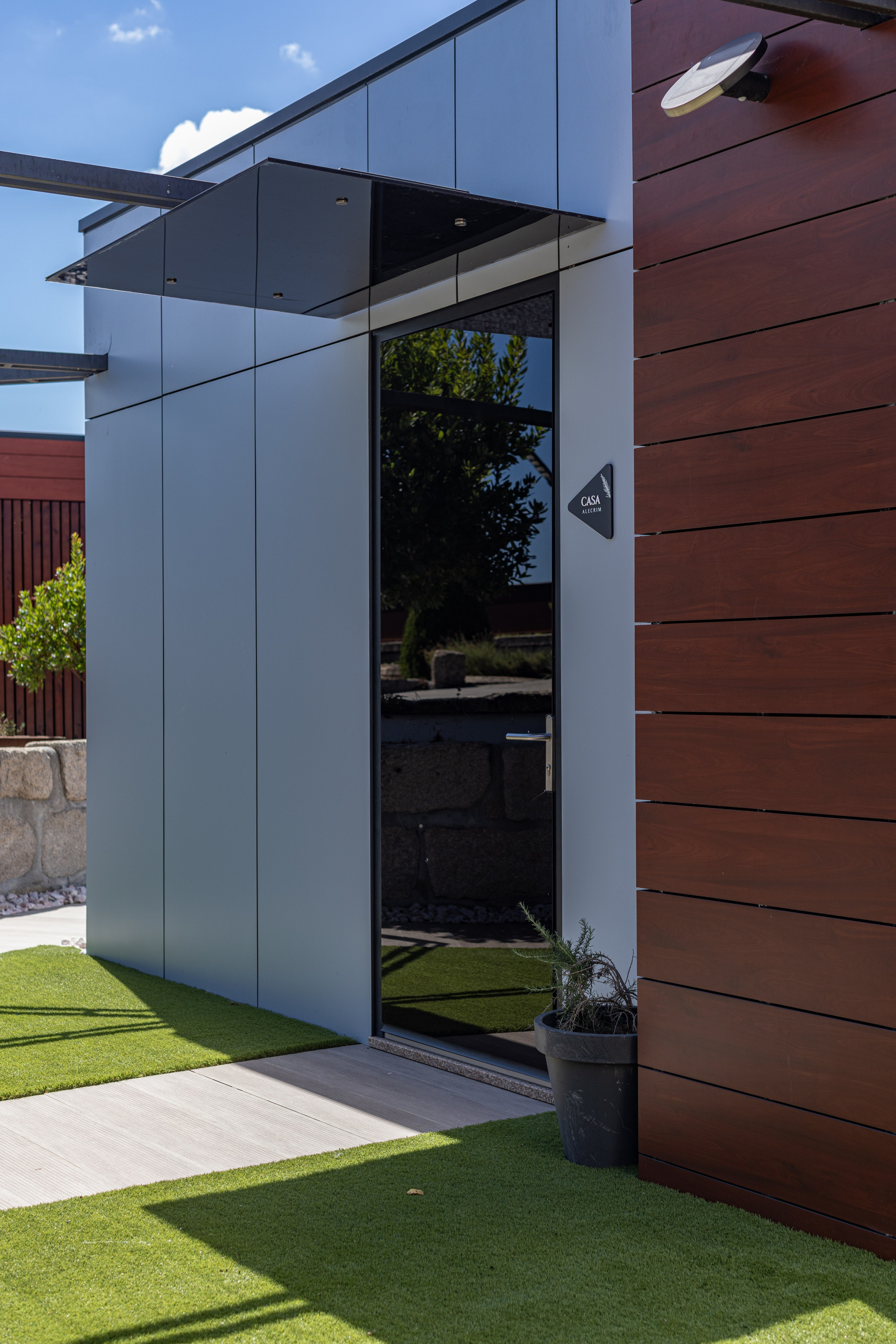 PEDRA AGUDA SPA. ESTUDIO DOZE