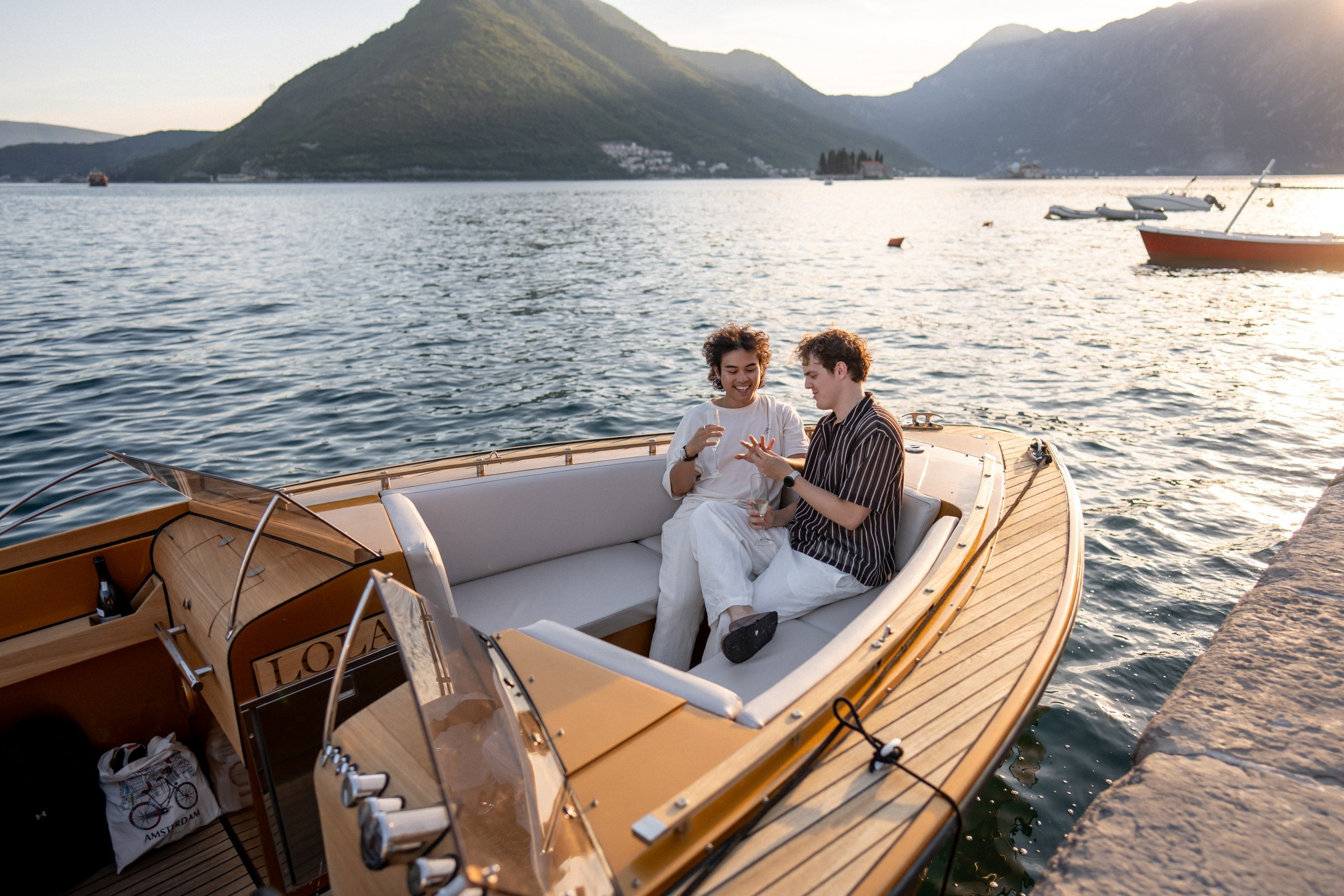 Perast Boat Proposal. Trouwfotograaf & videograaf in Montenegro | Maria & Vasilii