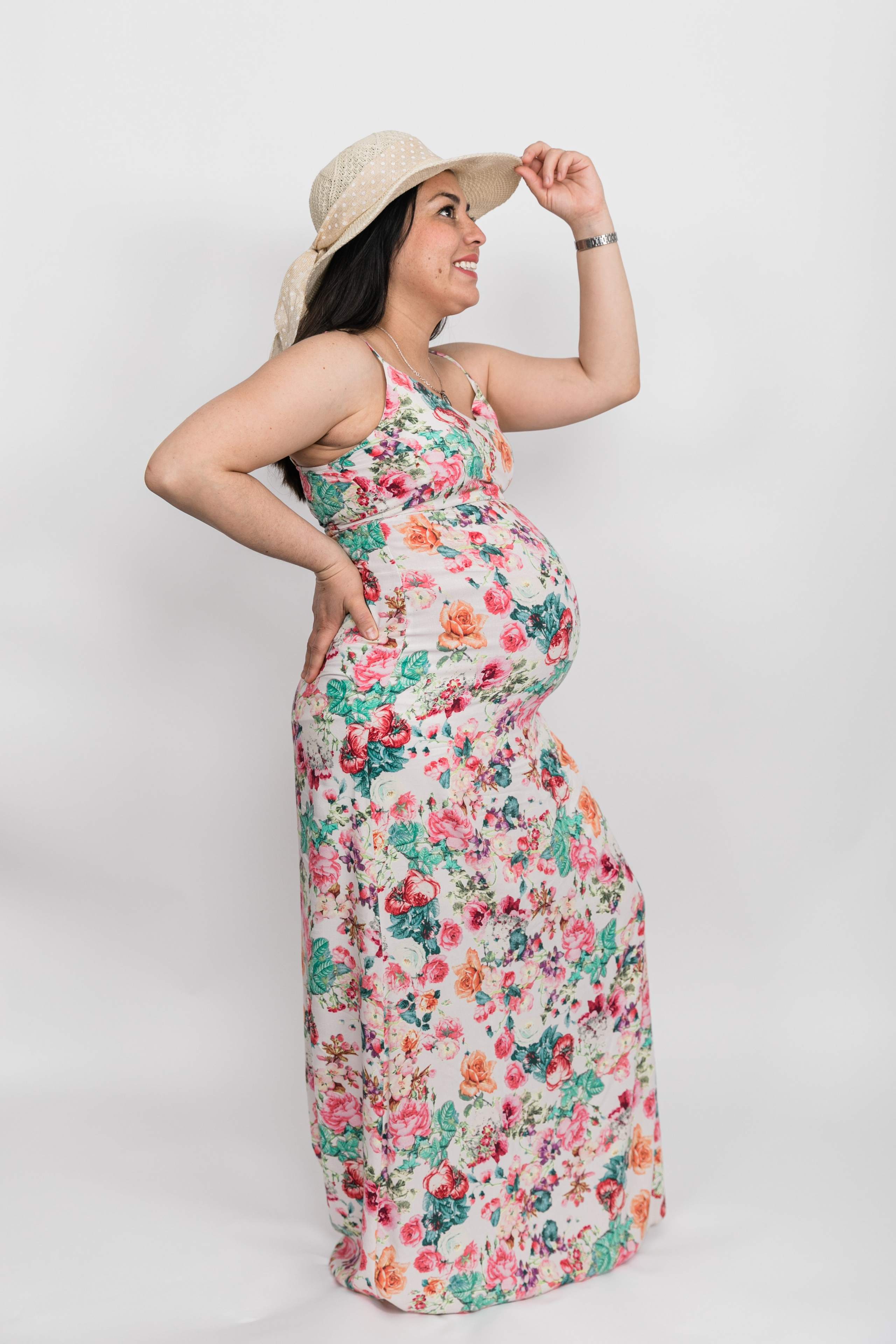Maternity Studio Photos — Maria. Fotografía accesible en Calgary