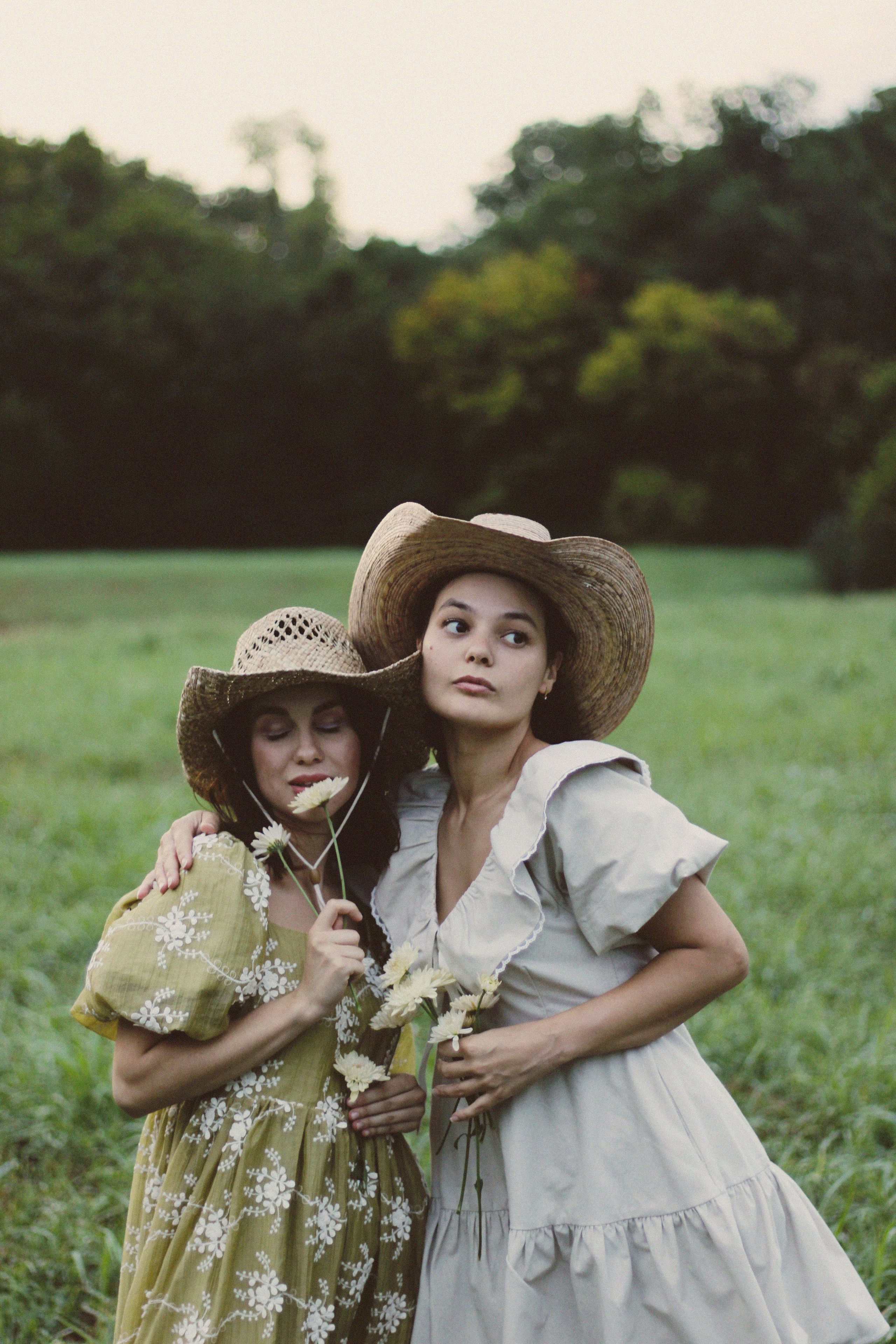 Countryside cowgirl-style portrait photoshoot. Lana Petrychenko — Portrait & Family Photographer. Valencia, Spain