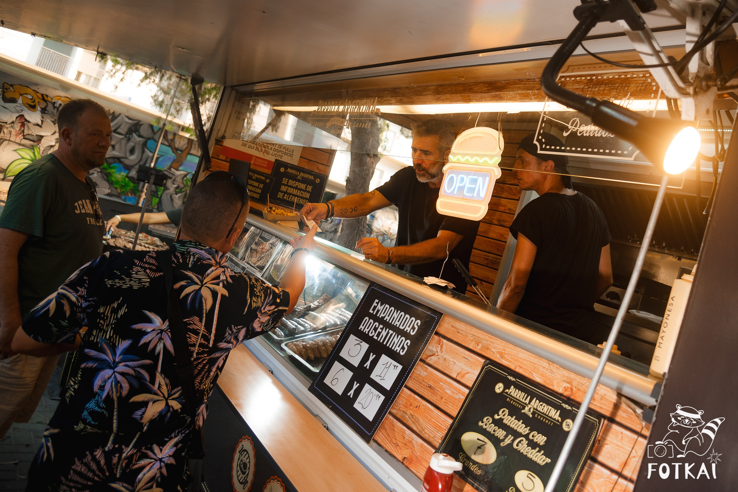 Reportaje fotográfico de FOTKAI | Street Food Market | Guardamar, España, 18 de julio de 2025