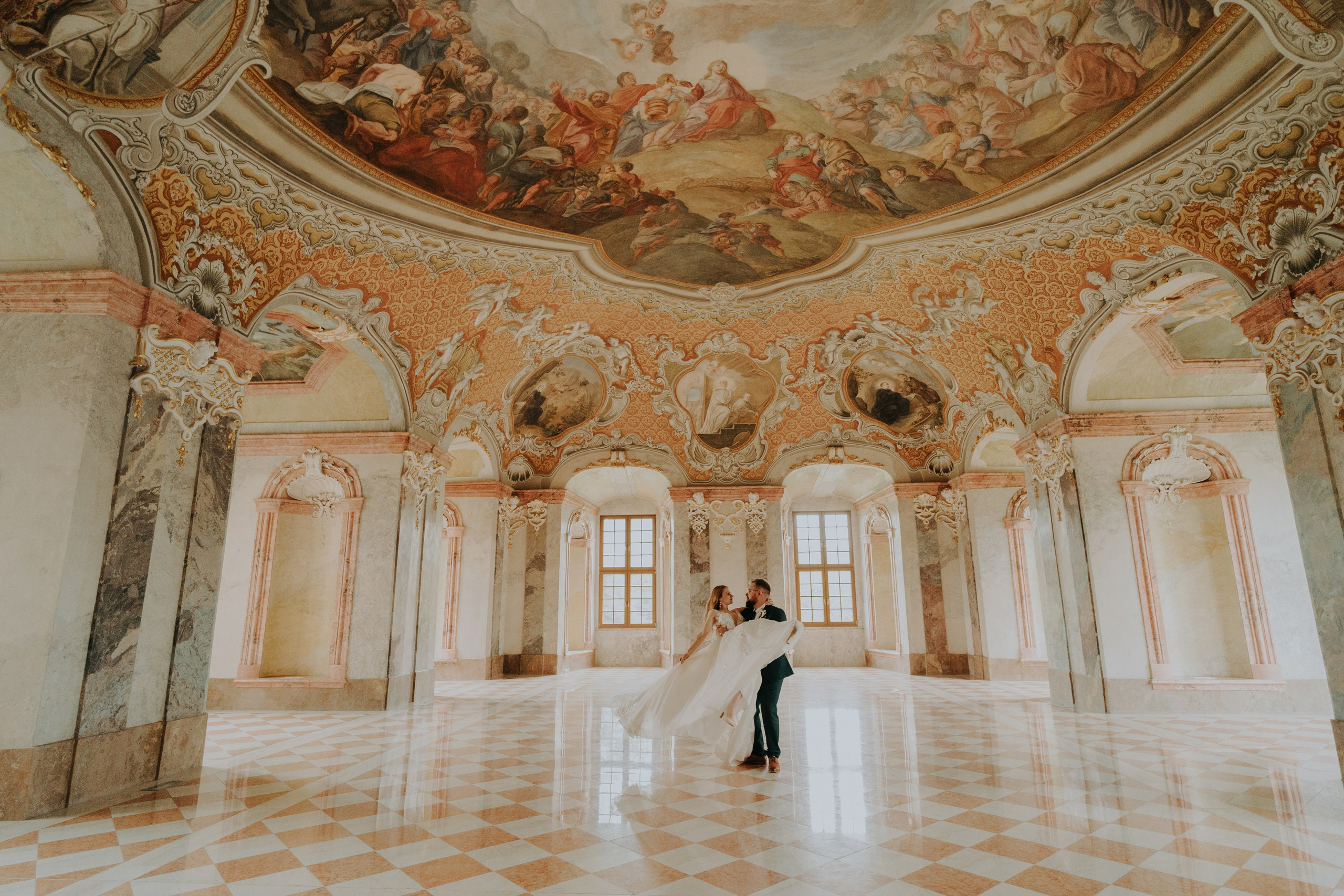 Klasztor Cystersów w Lubiążu: Plener ślubny Oli i Rafała. Fotograf ślubny Śląsk – reportaż ślubny | KarkowskaFoto