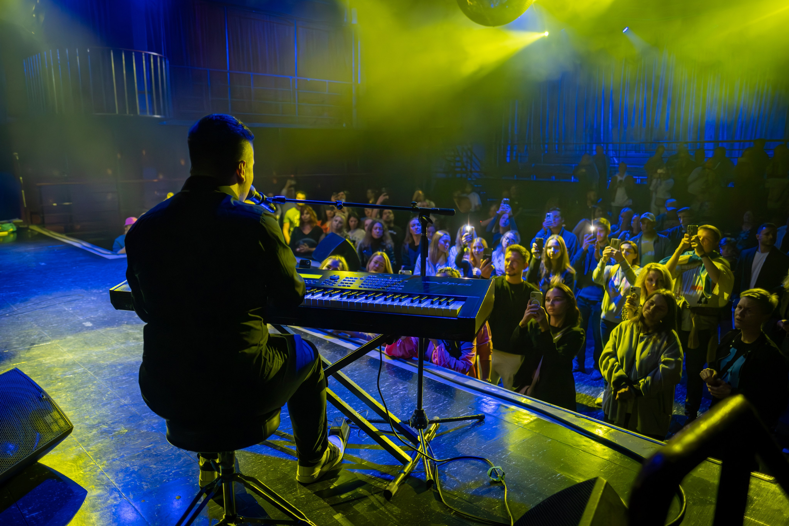 SHUMEI_YAKTAK_QUESTPISTOLS / 2023. Reportage concert portrait photography in the San Francisco Bay Area