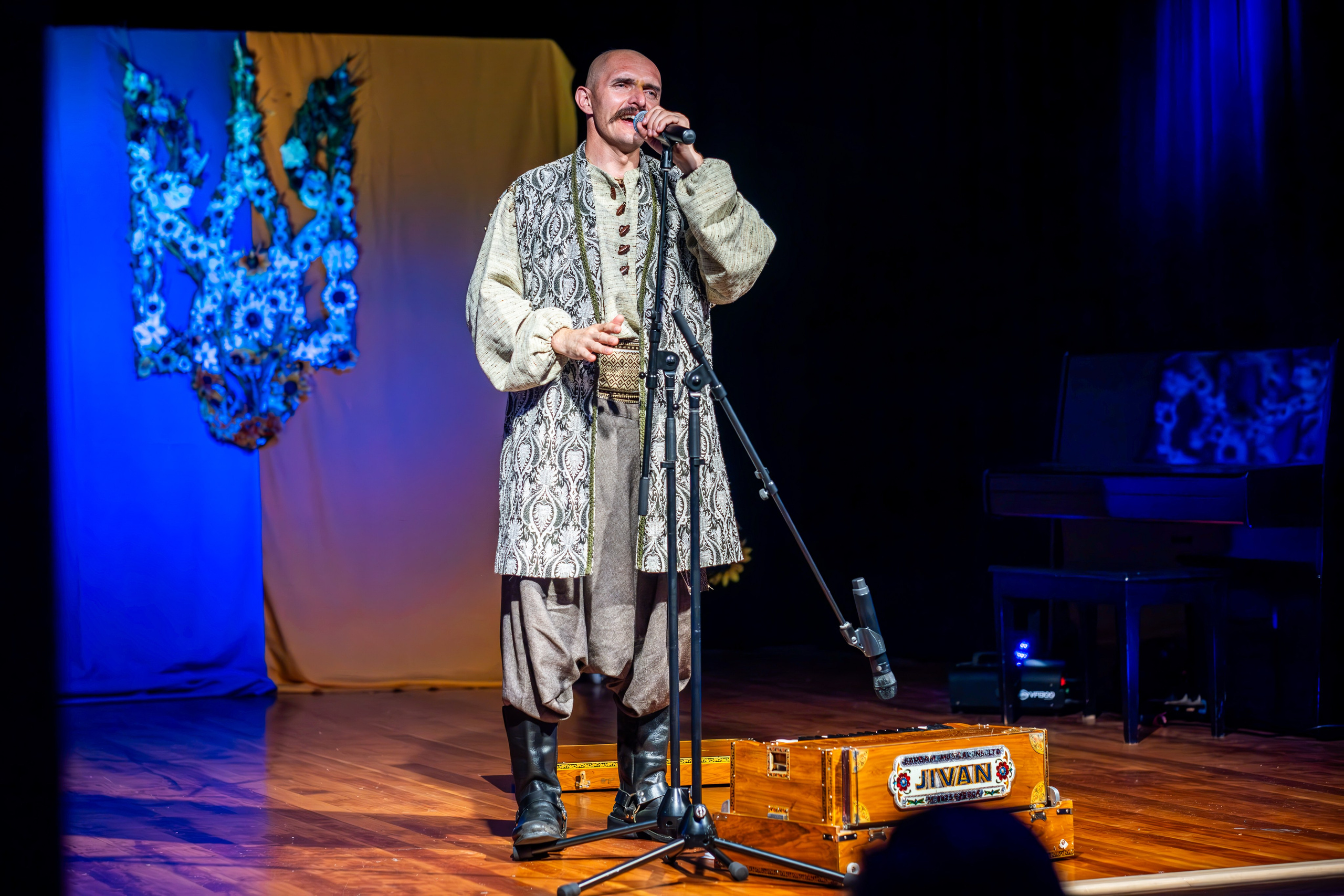 KOZAK SIROMAHA. Reportage concert portrait photography in the San Francisco Bay Area