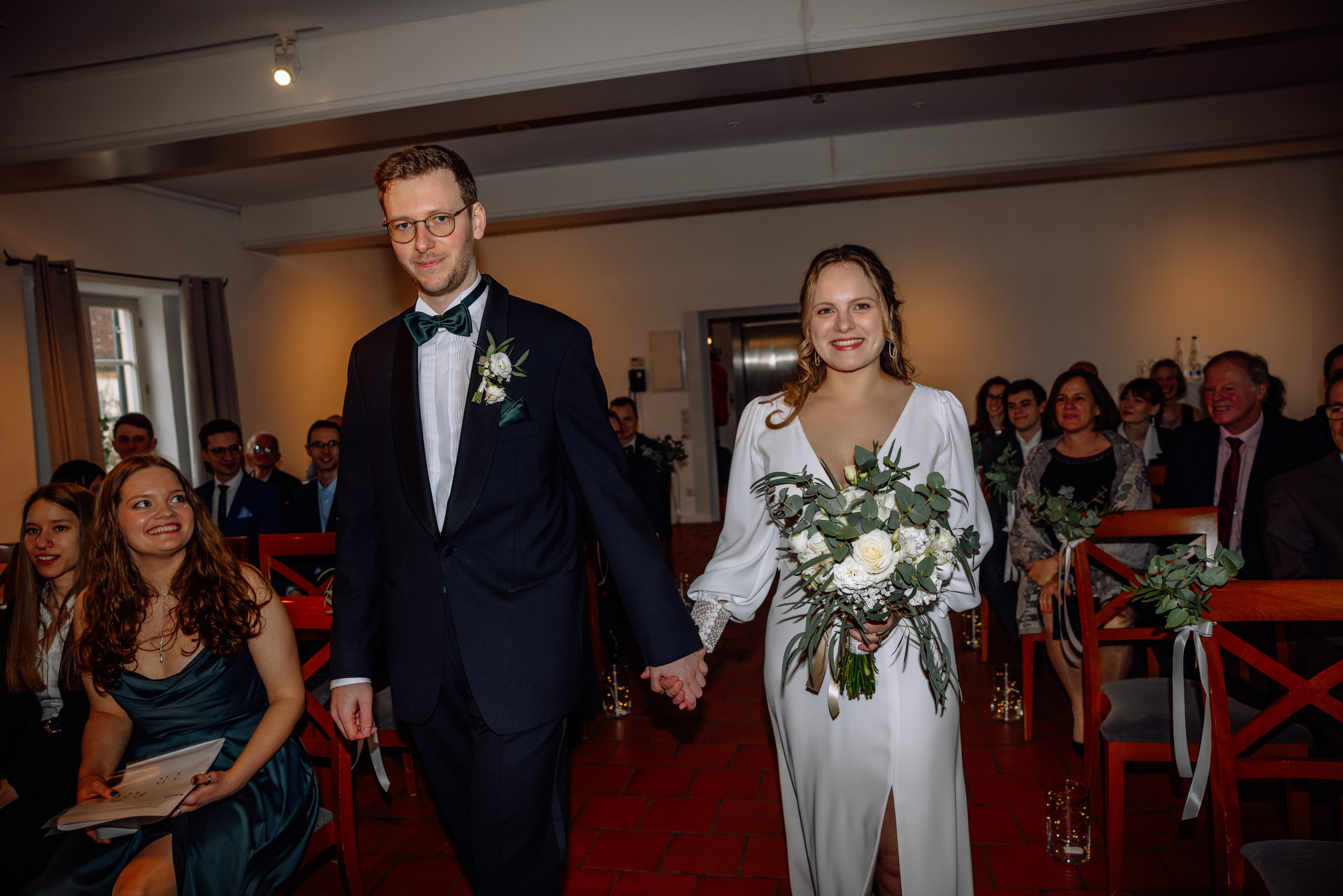 Emotionale Trauung mit Gästen