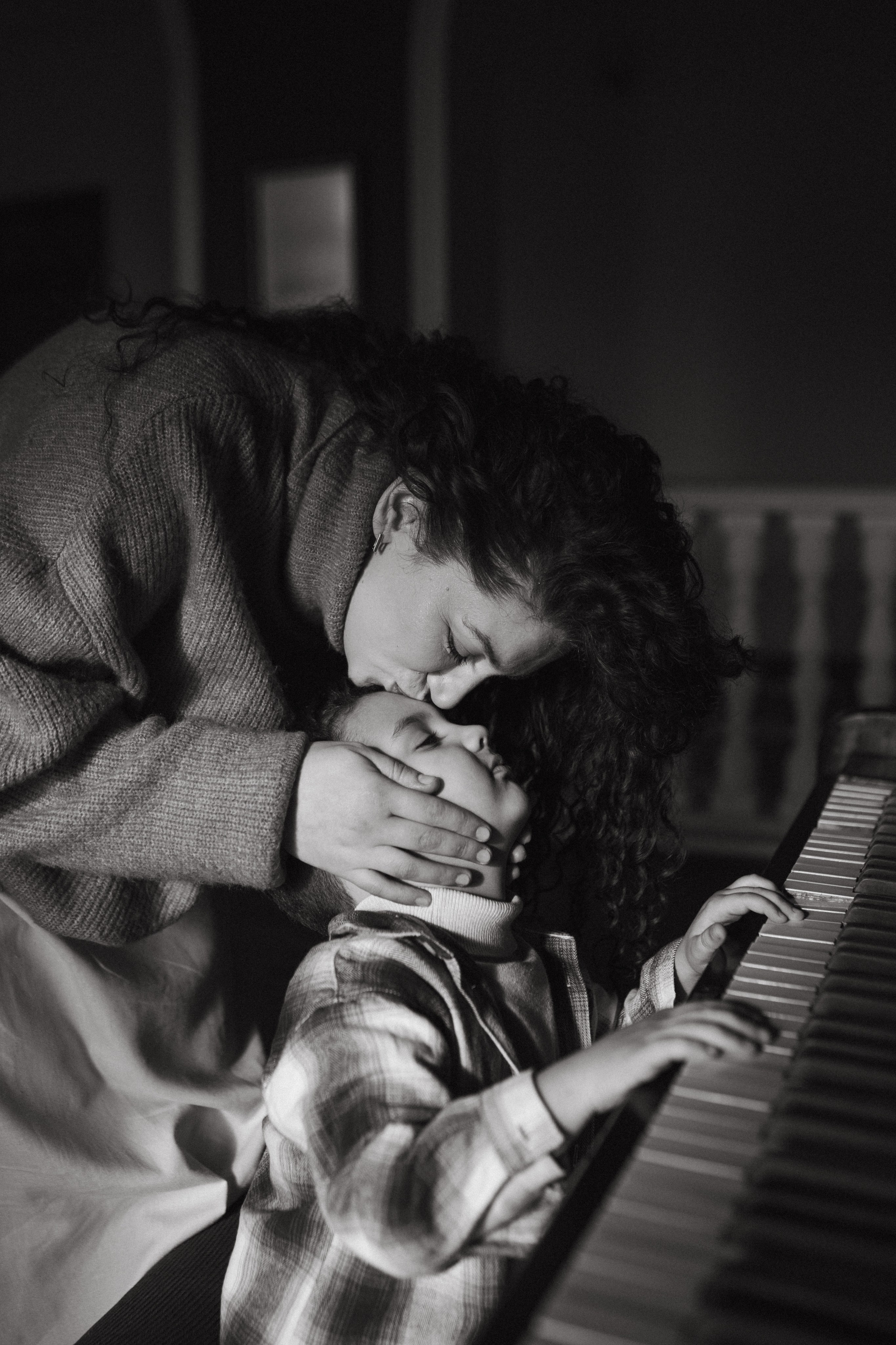 Lika and Anar. Family photographer in Saudi Arabia