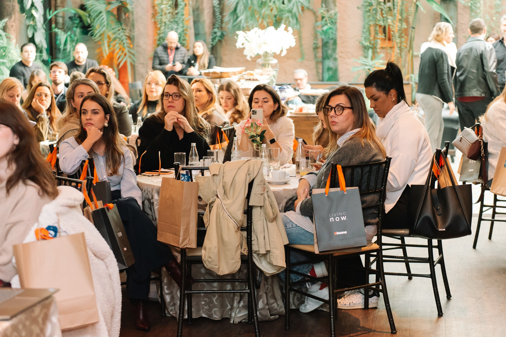 Café + Conteúdo | Casa Pinezi. 78 Imagens