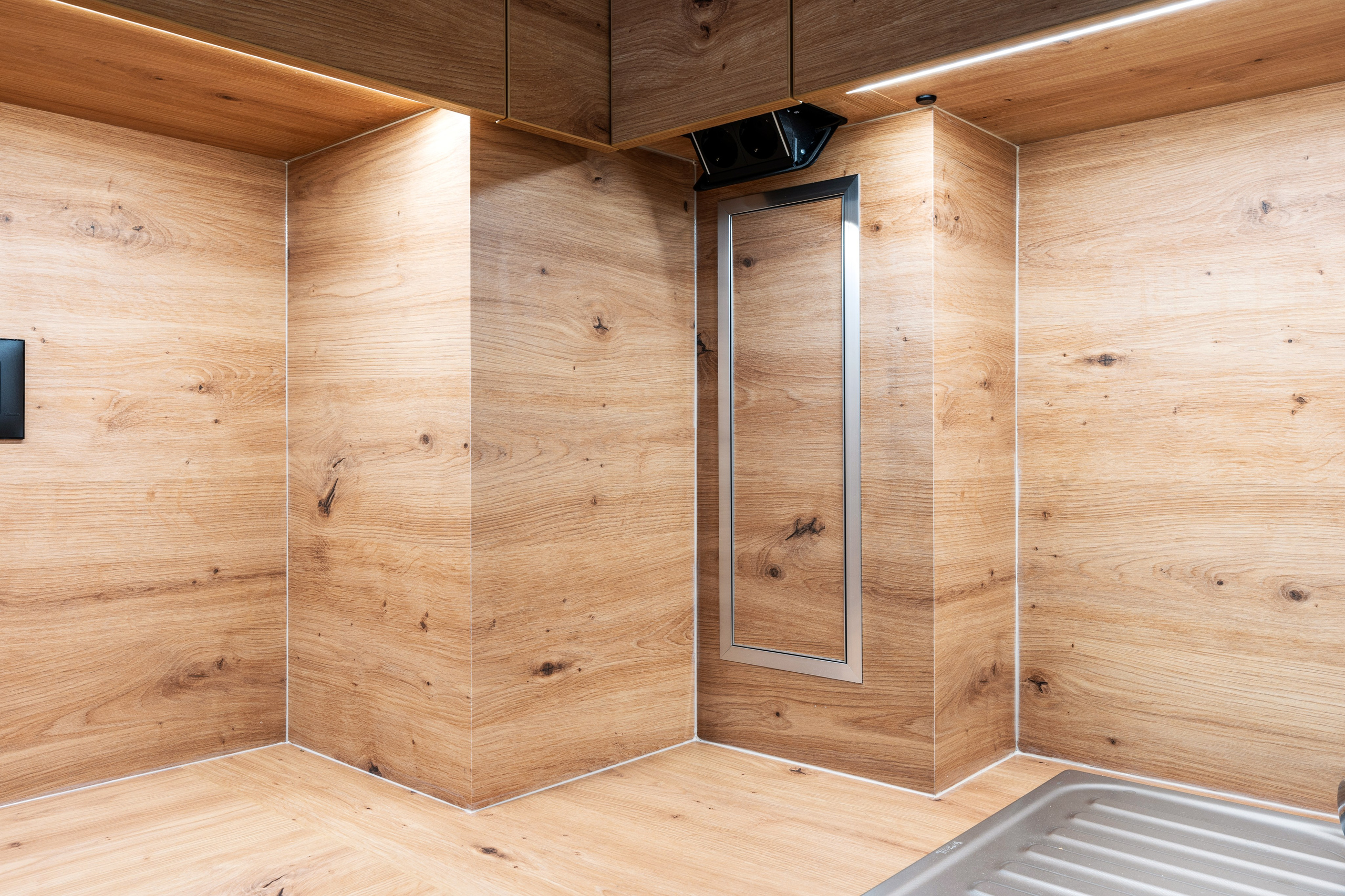 Мебели Русев-цялостно обзавеждане за апартамент. Професионален фотограф в Пловдив и областта