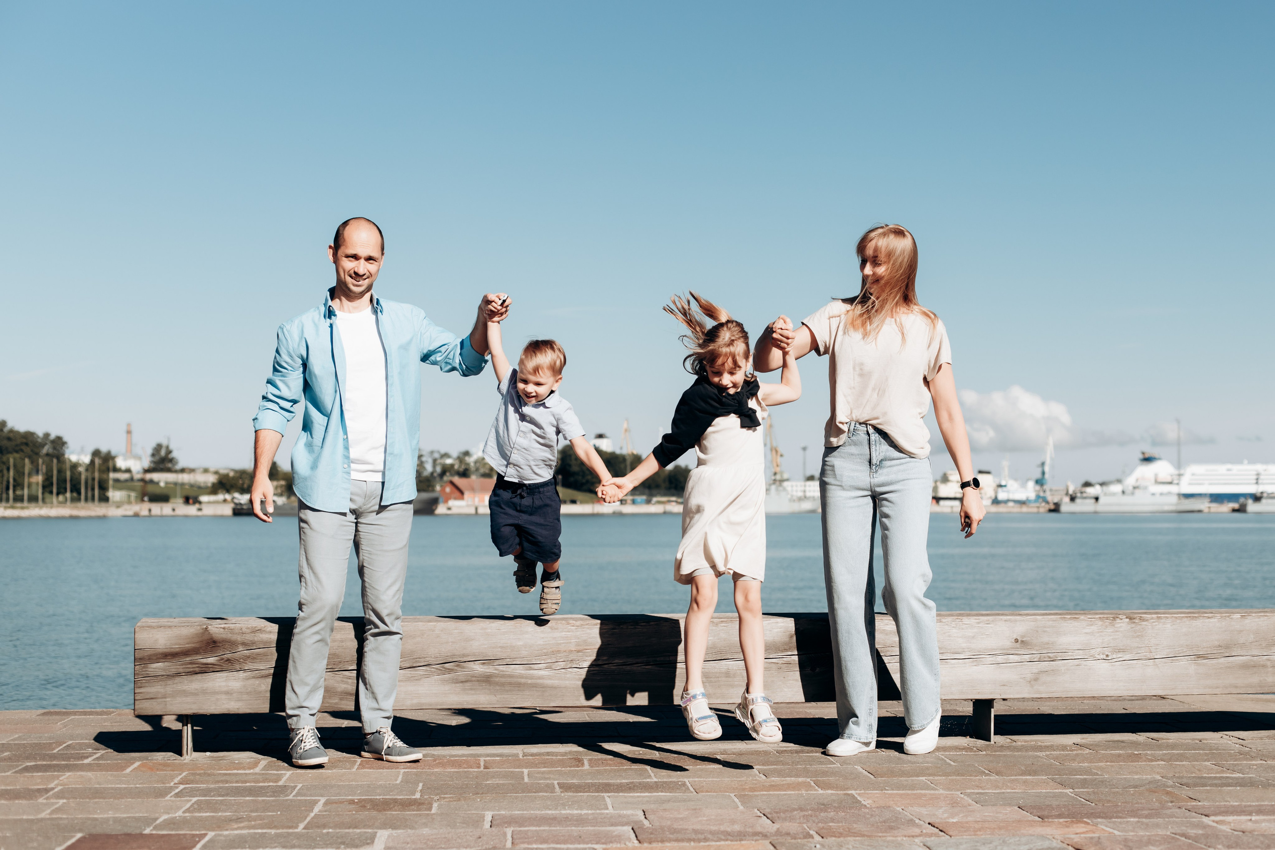 Наталья, Сергей, Полина и Тимур. Главная