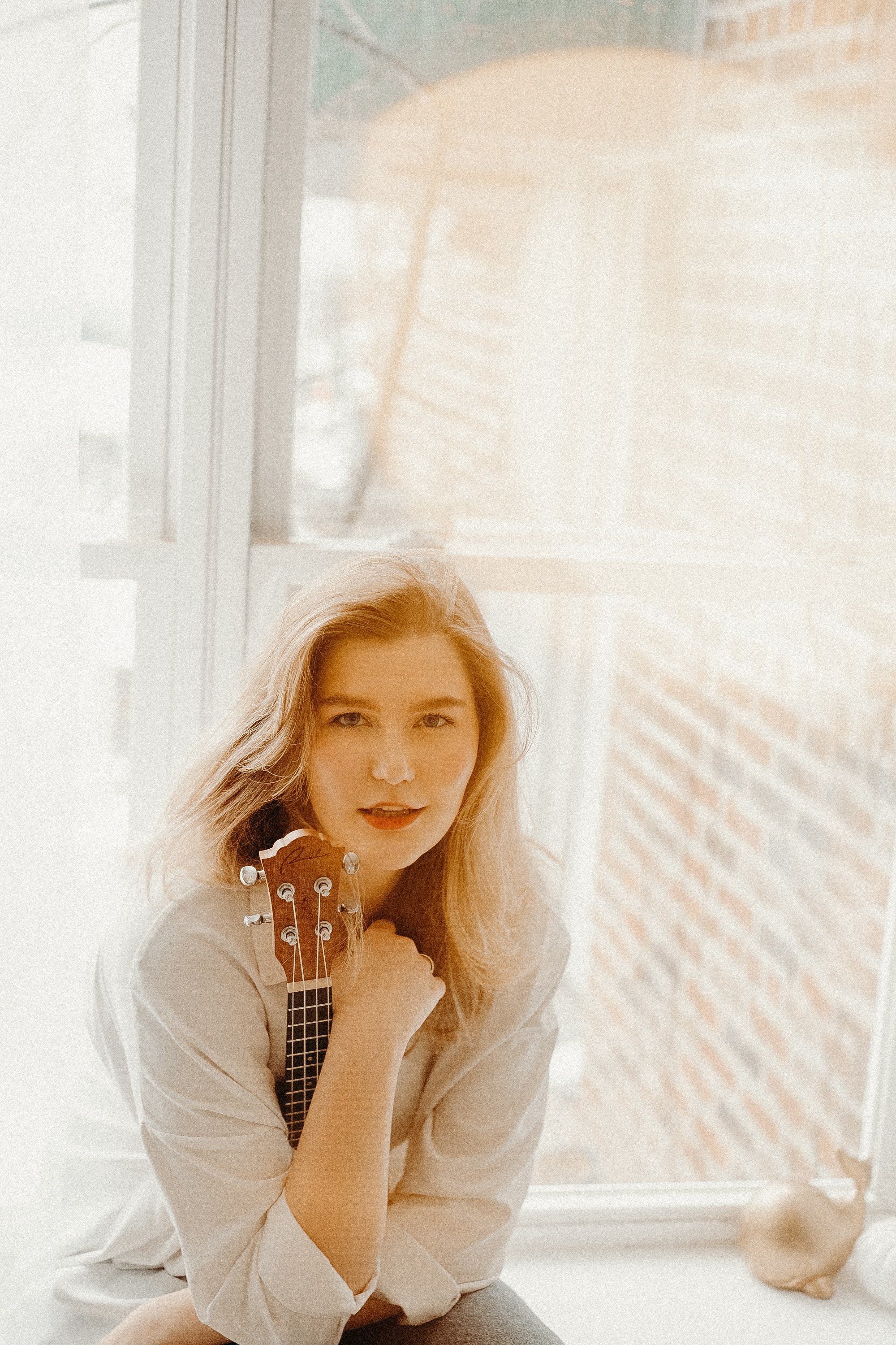 Photos of a little corgi and her owner. Portrait and wedding photographer in New York