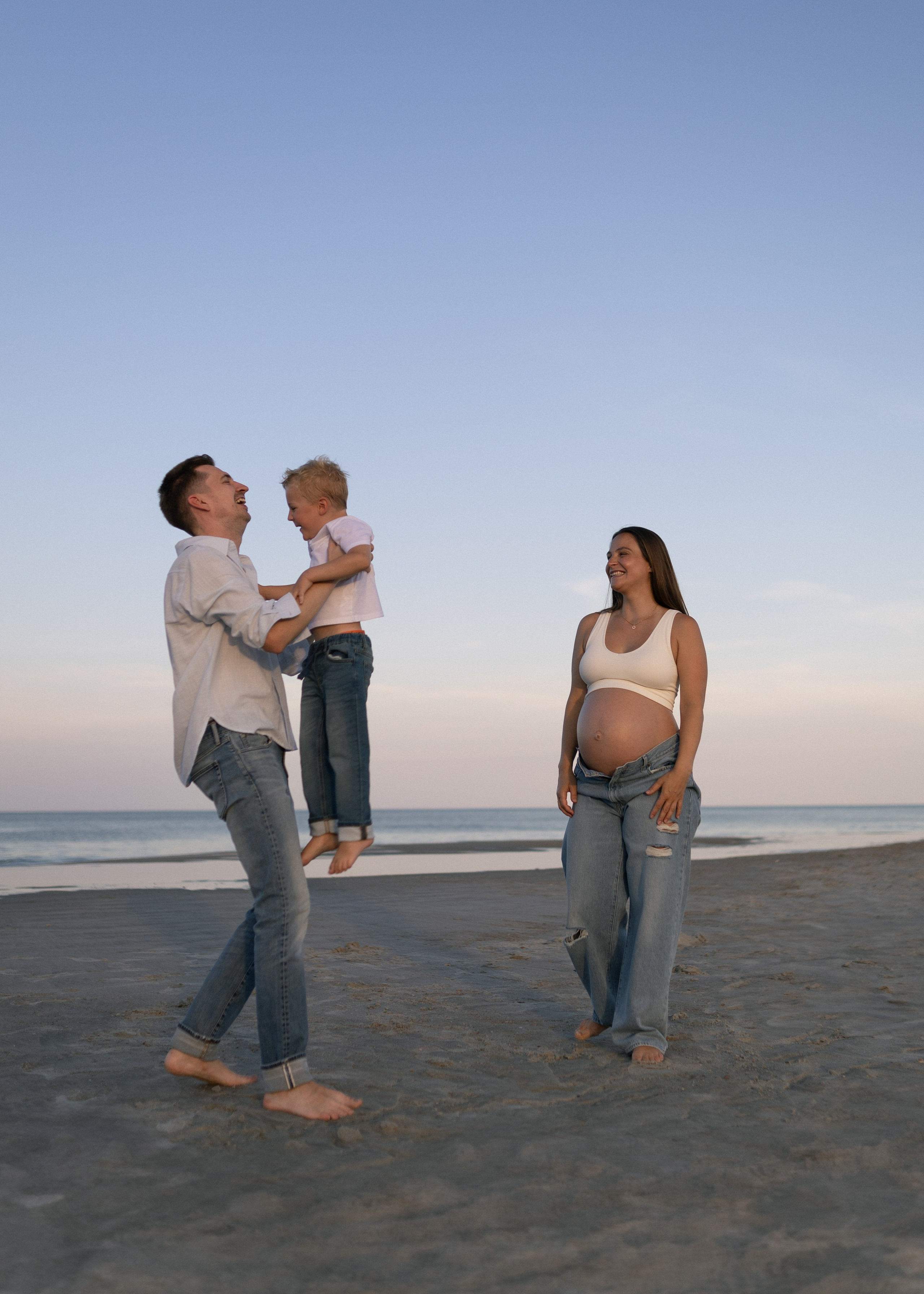 T + A Maternity at the Beach. Portrait and couples photographer in Florida, Valeriia Honcharova