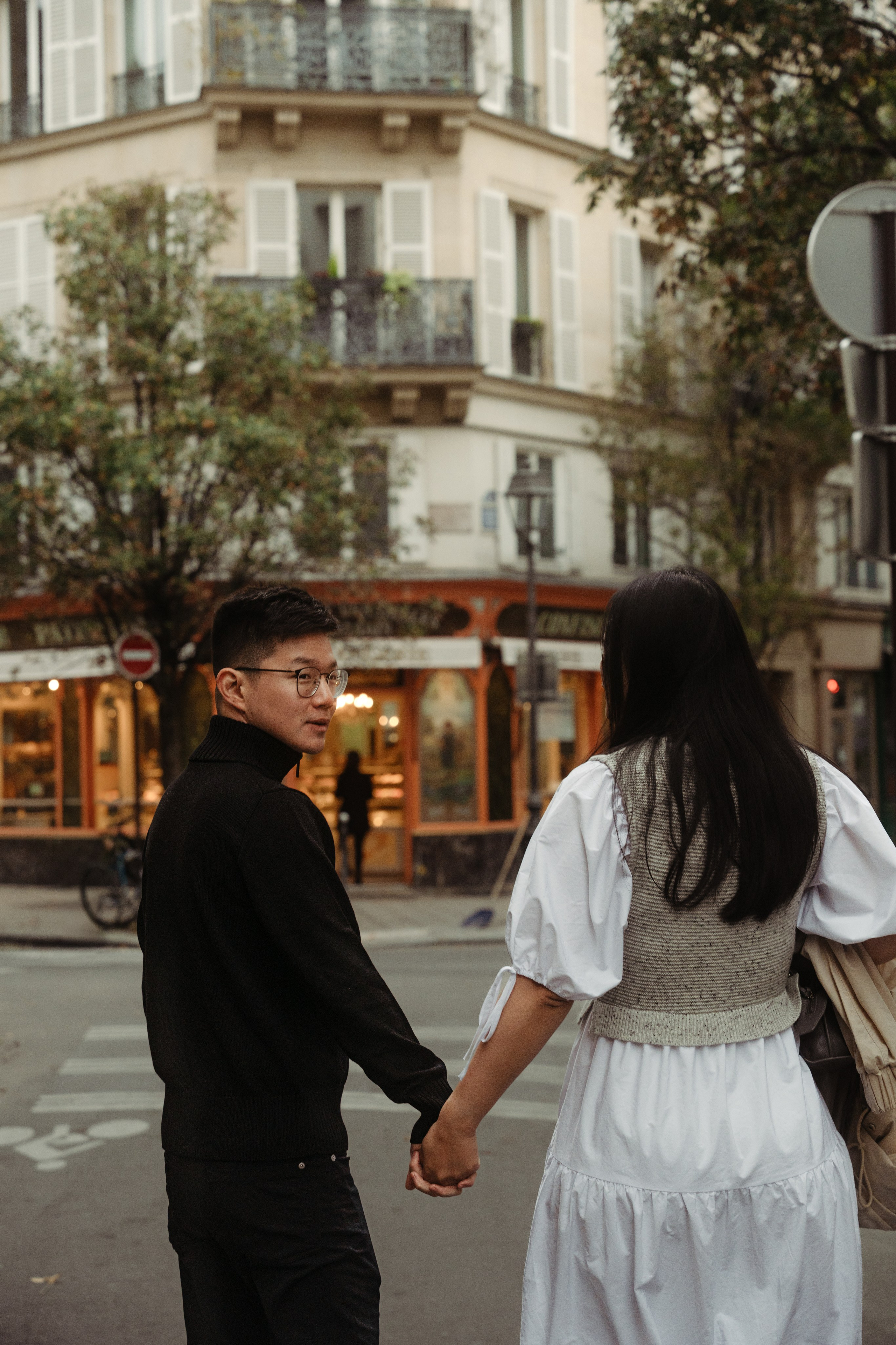 Grace & Lee — morning stroll in Marais. Paris photographer — Polina Osipova