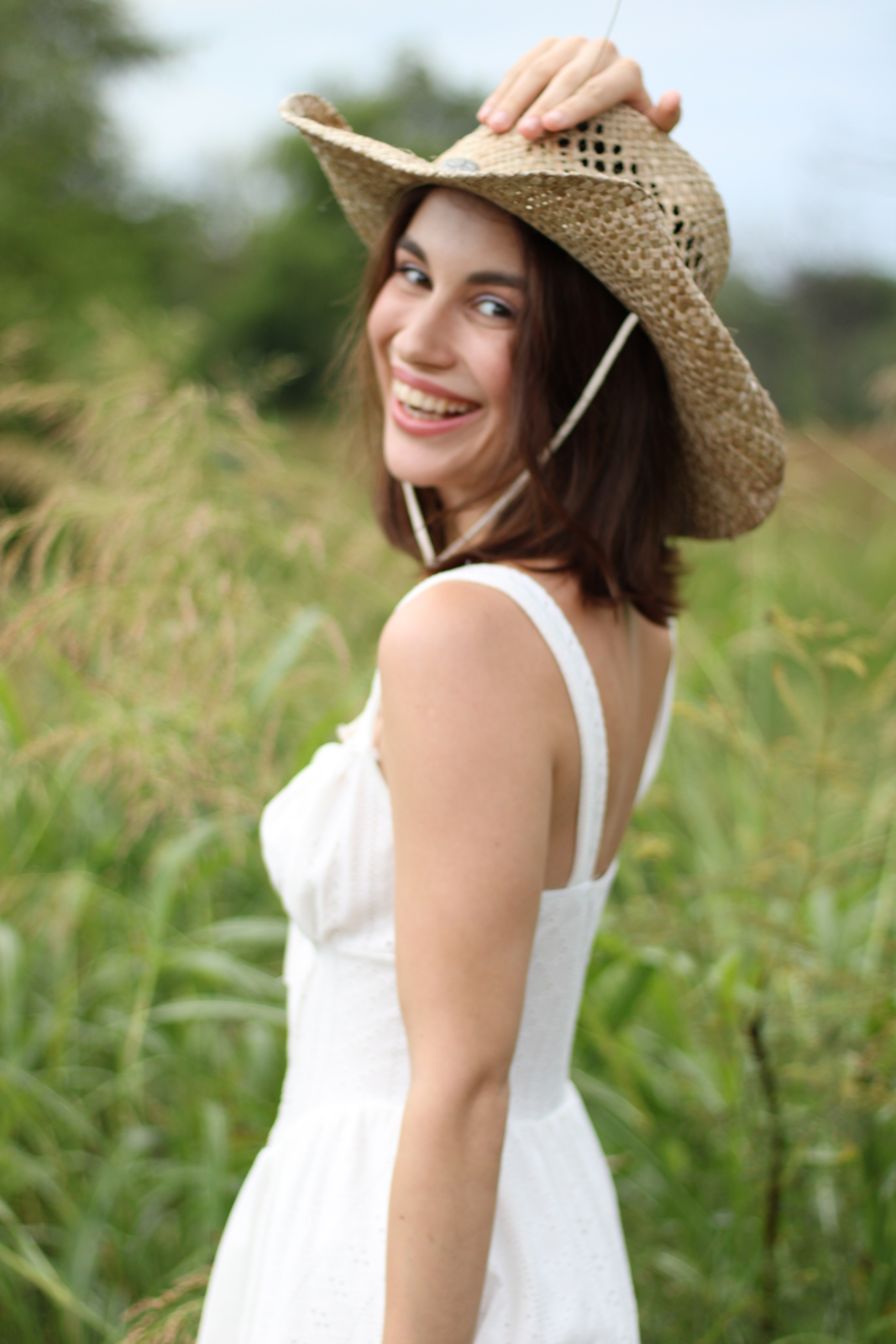 Countryside cowgirl-style portrait photoshoot. Lana Petrychenko — Portrait & Family Photographer. Valencia, Spain