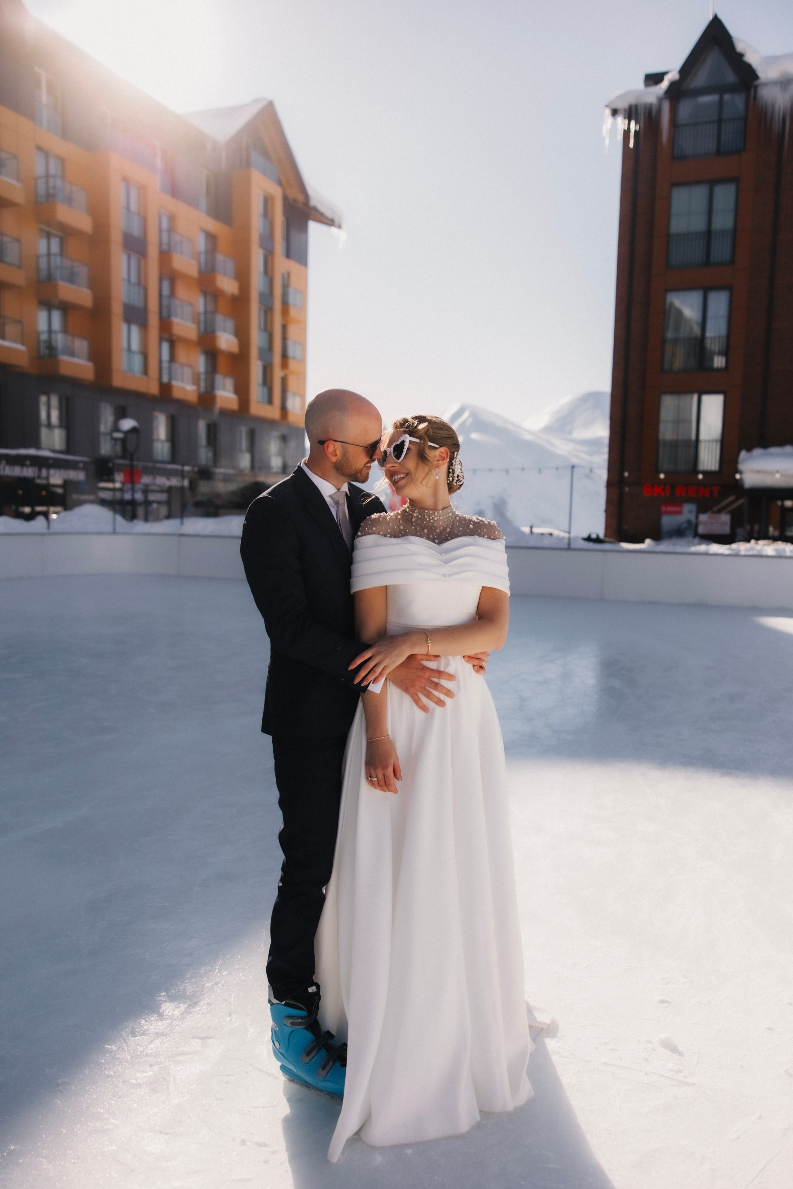Love in winter mountains. Wedding photographer in Tbilisi Ioseb Mamniashvili