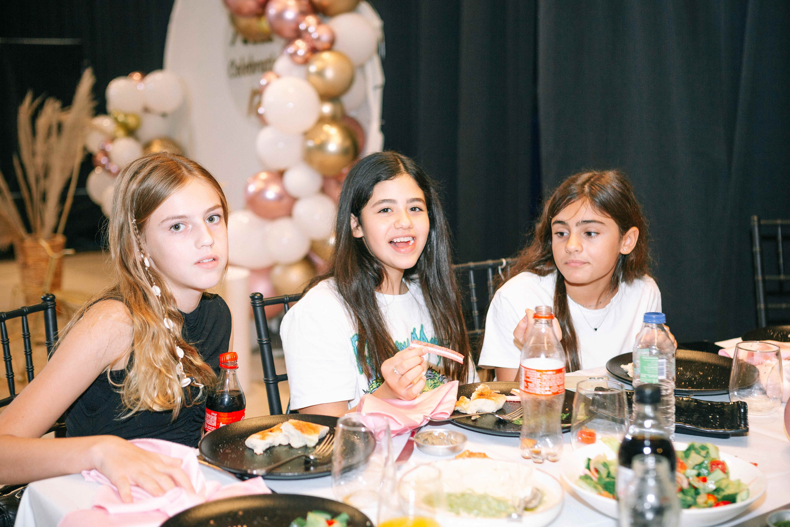 PARTY WITH FRIENDS. Https://shi-photo.com/