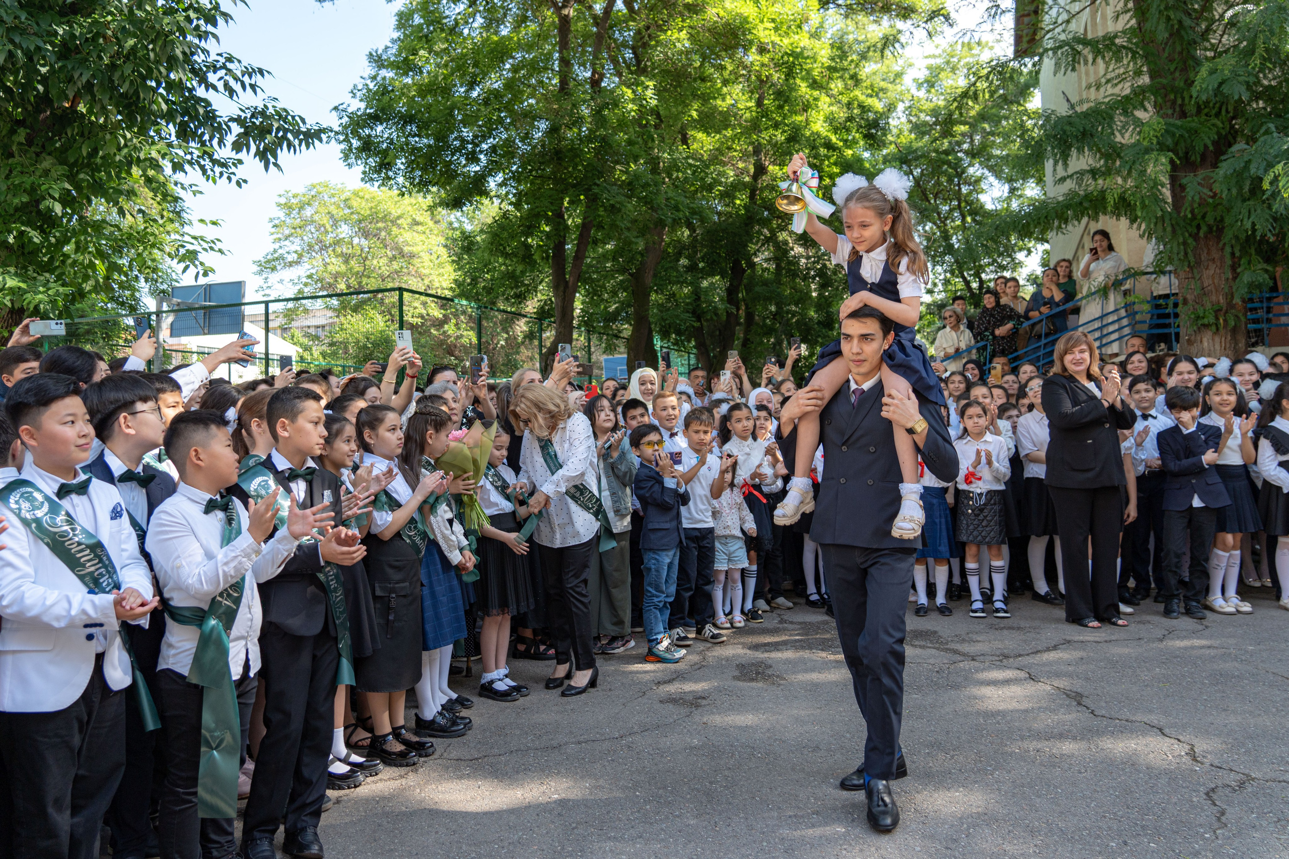 «Последний звонок» в школах Ташкента. Георгий Намазов | Фотограф в Ташкенте