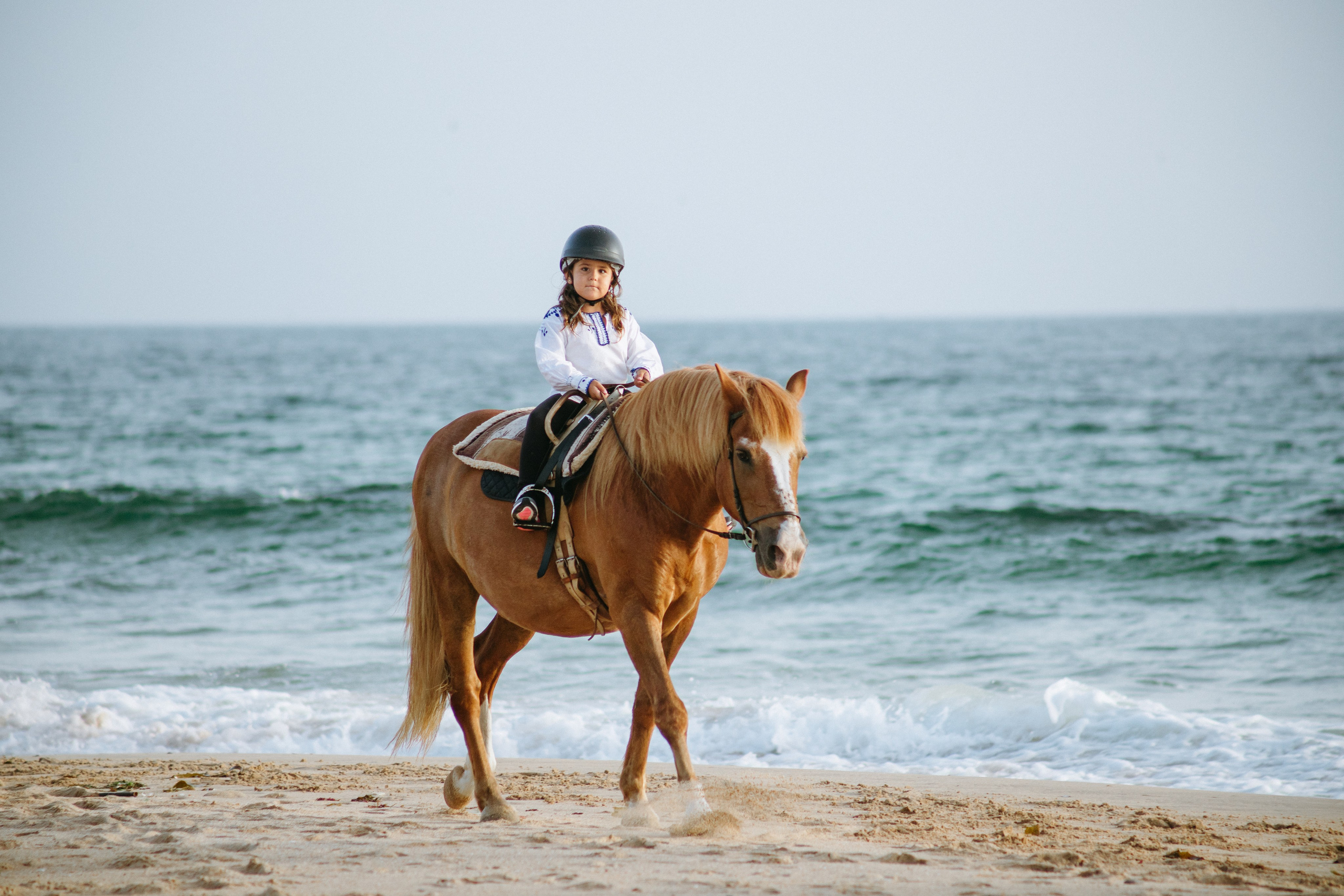Marlene & Tiago com filhos. Passeios a Cavalo na Praia Peniche | Eco Salgados Agroturismo