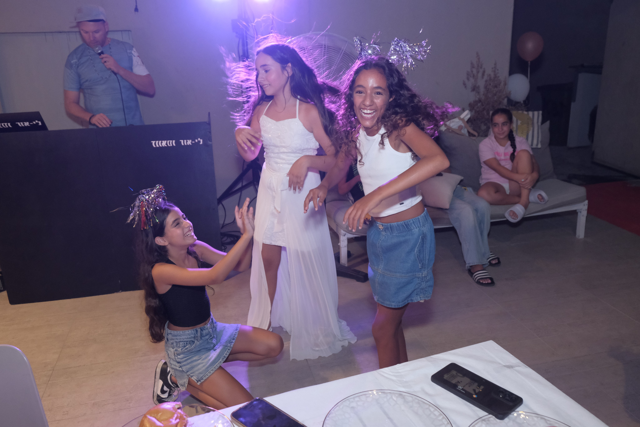 אמילי חוגגת. Middle East Photo Agency — Photography & Event Magnets — סוכנות צילום והדפסת מגנטים לאירועים