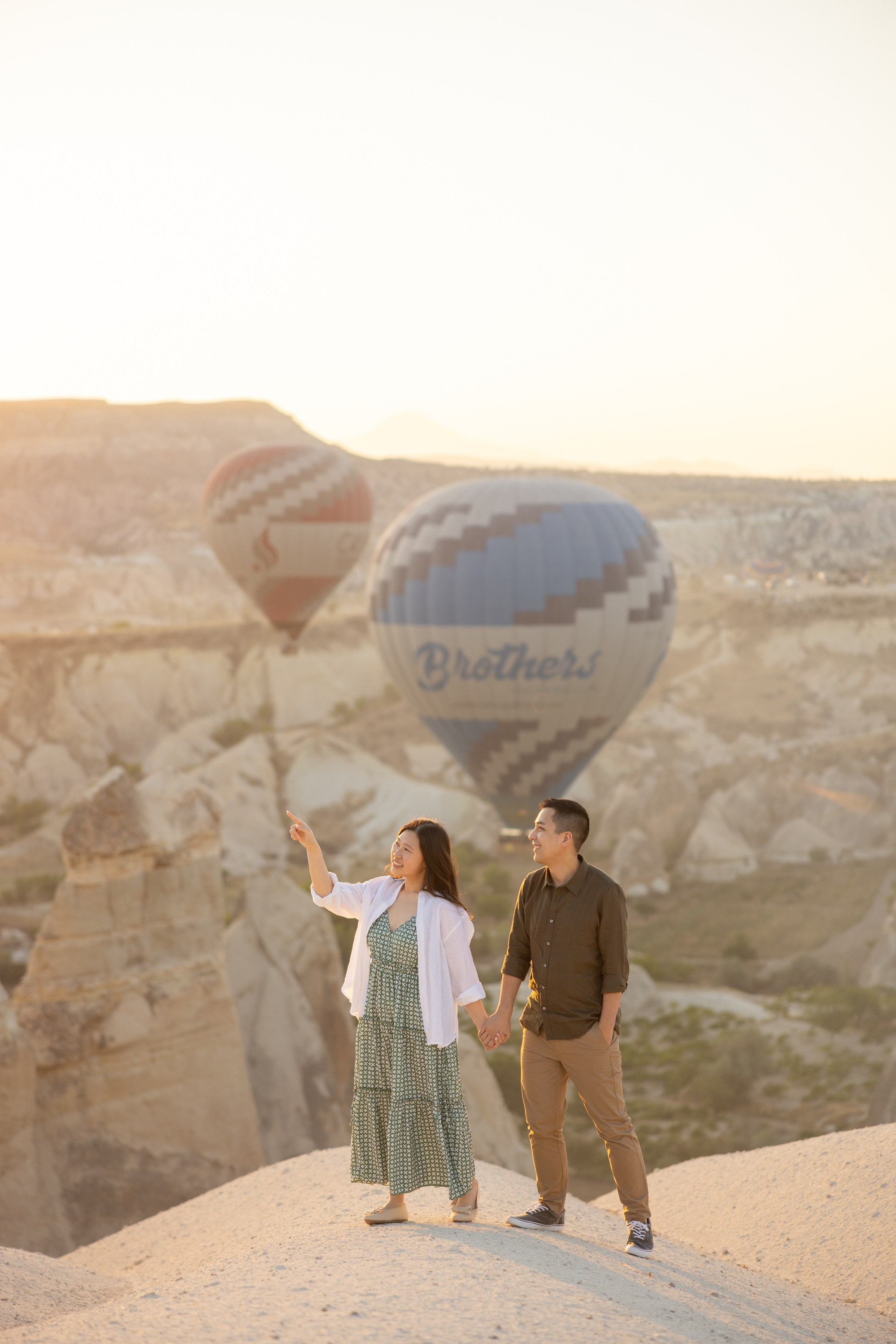 Romantic Love Story Photoshoot with Hot Air Balloons in Cappadocia. Julia Ganch I Fashion Wedding Photography I Cappadocia Turkey