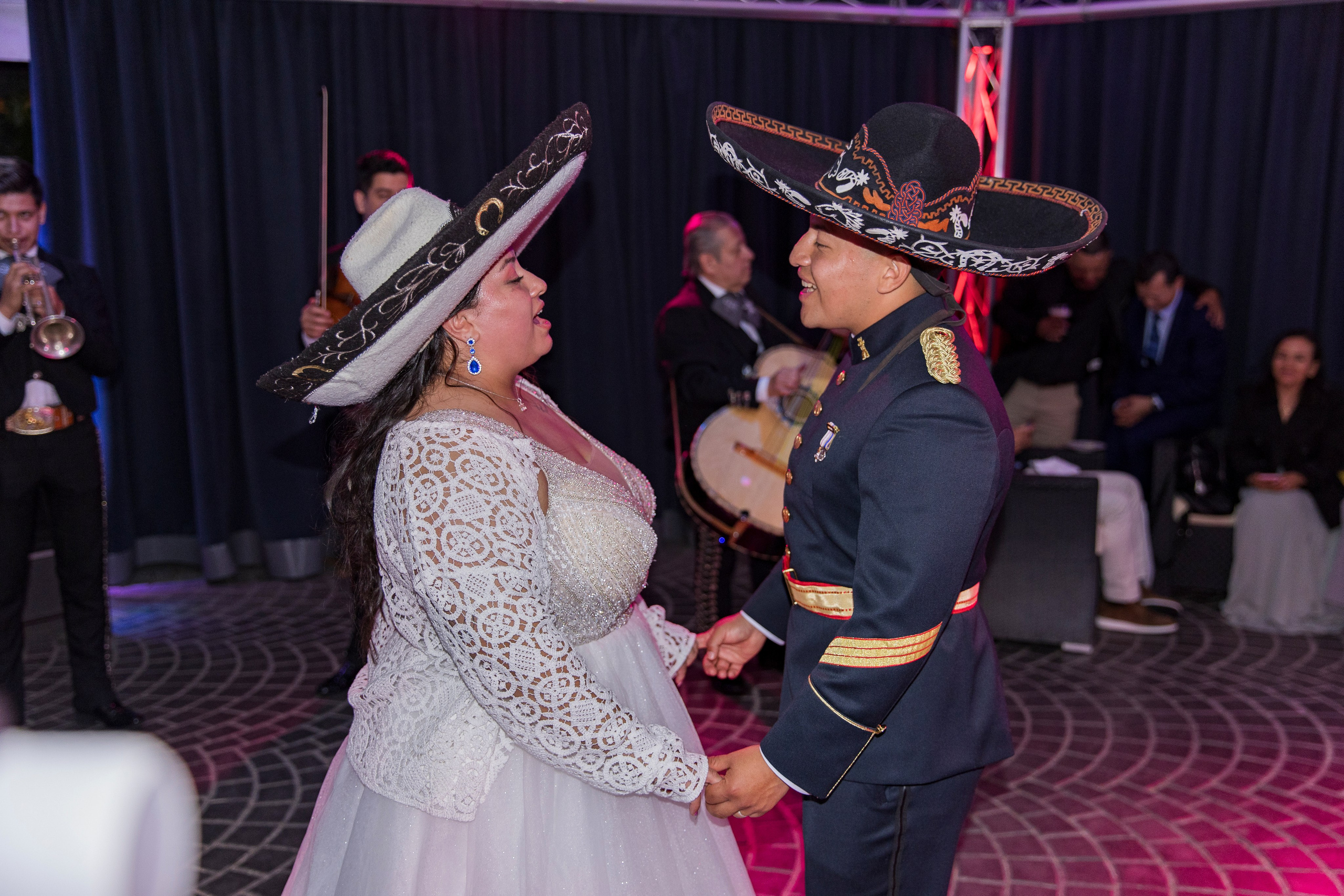 Alisan & Christofer – 2 de mayo de 2025. Rainbox Estudio de Fotografía