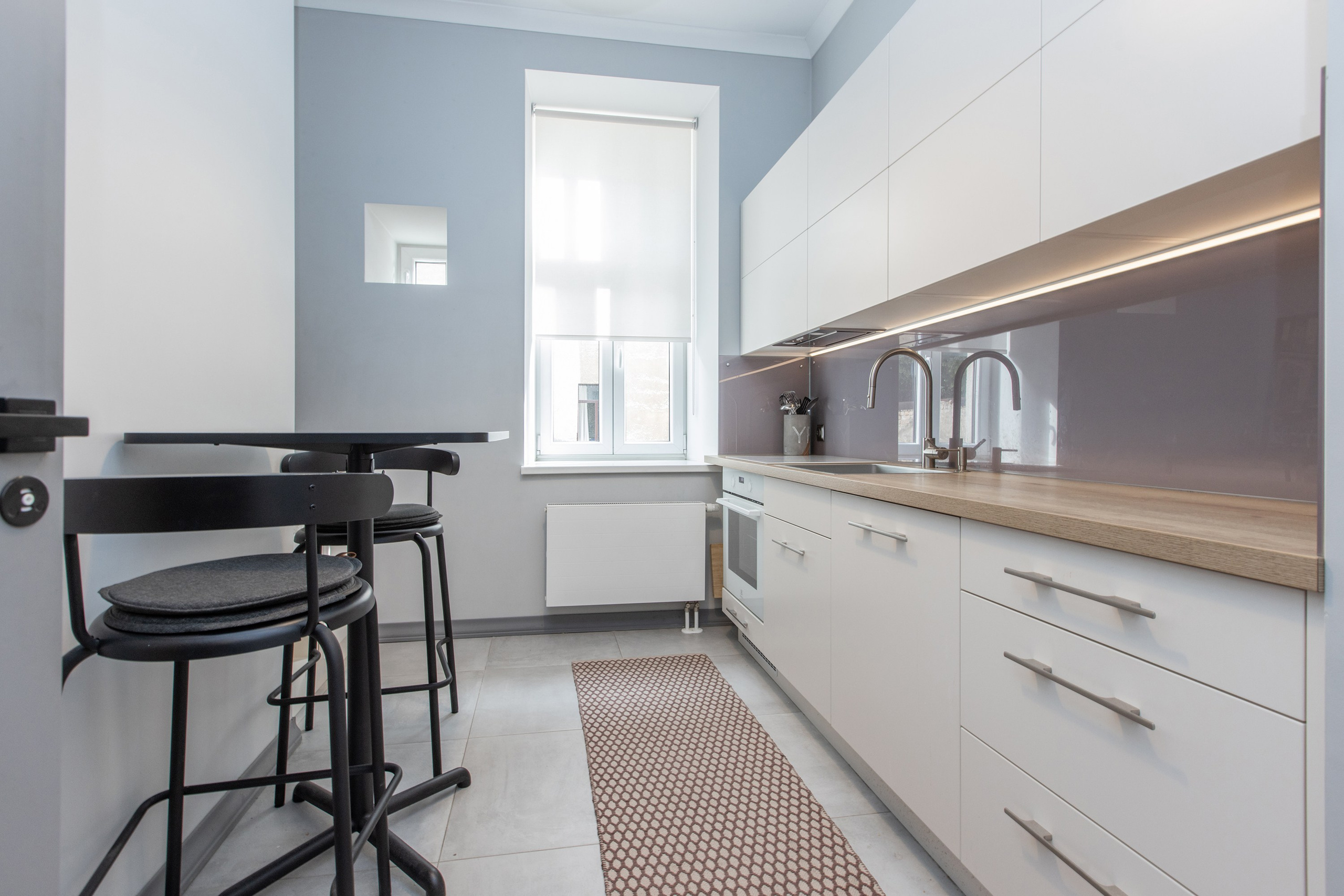 DZĪVOKLIS B. Sākums