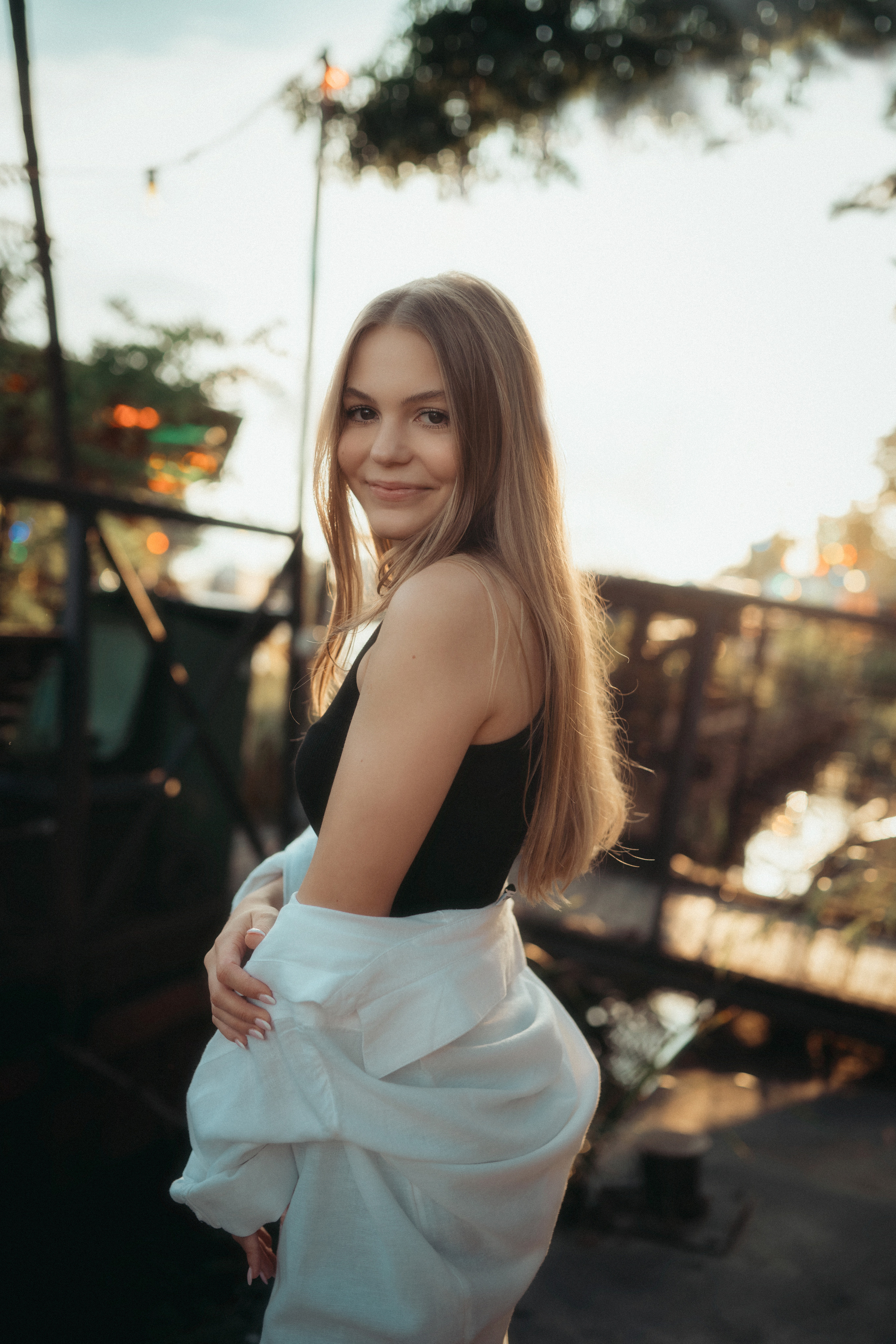 Outdoor. Mike Avelli