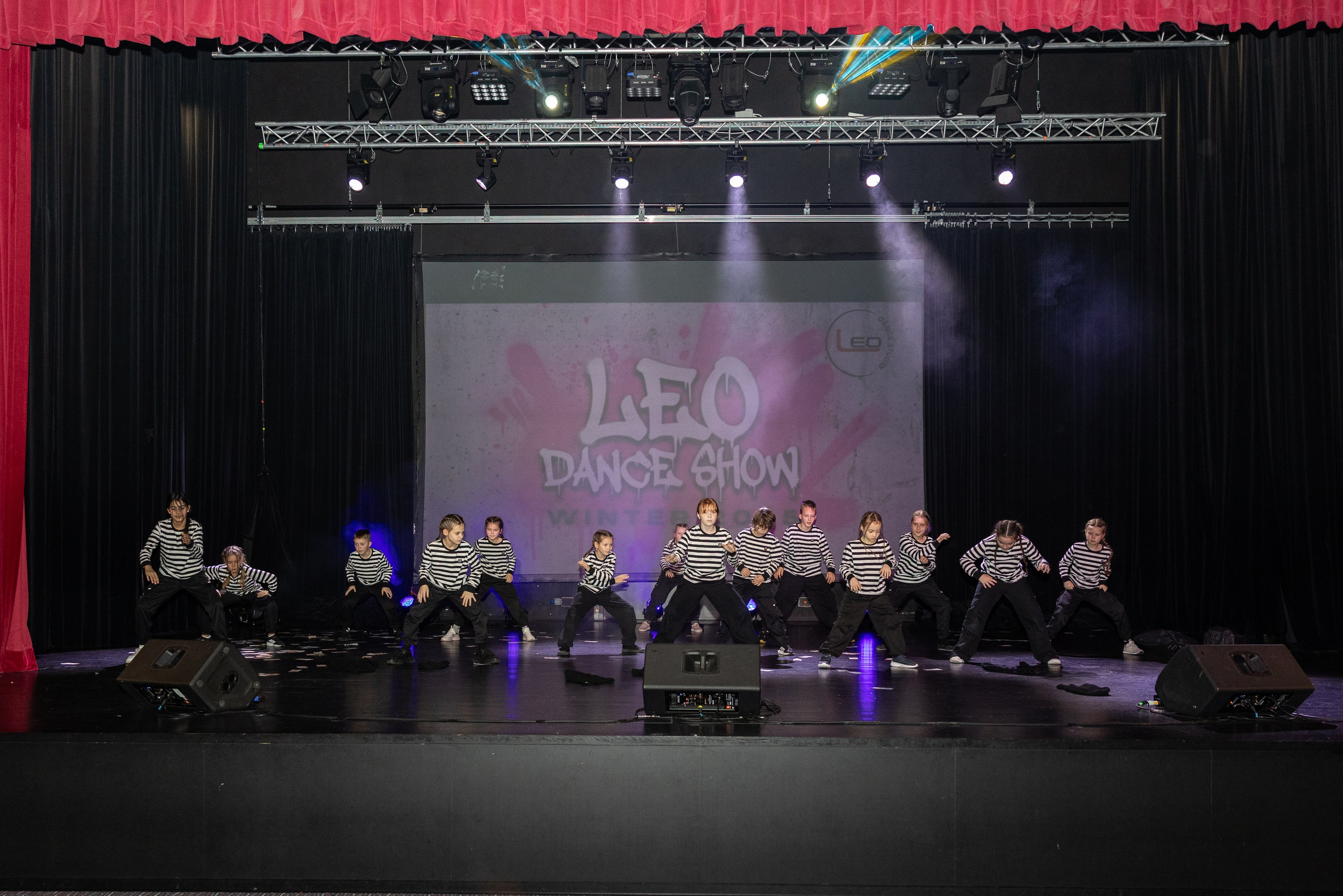 LEO DANCE SHOW WINTER 2025. Семейный и детский фотограф в Варшаве Мила Бобровская