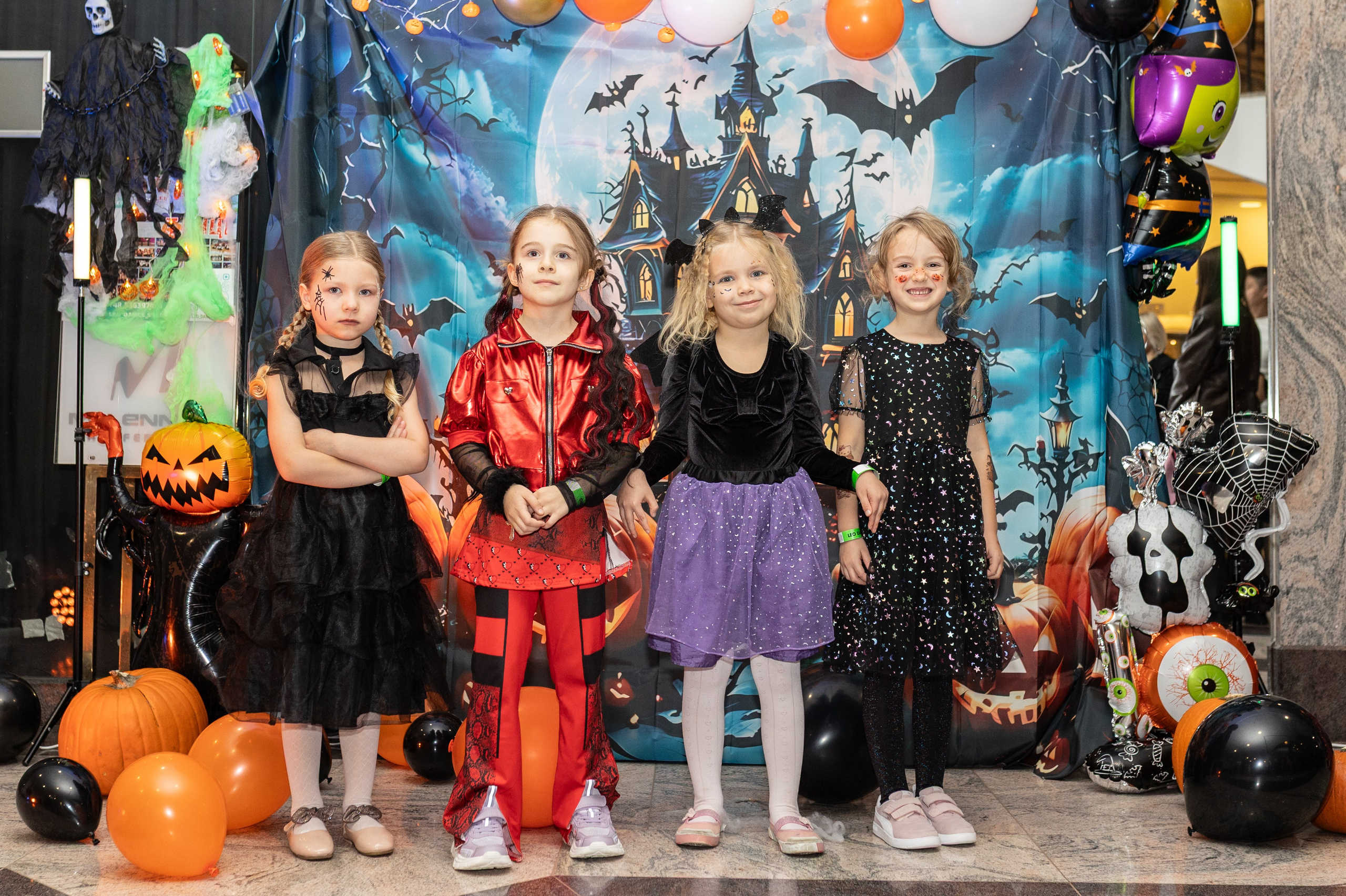 Leo dance studio Helloween 2025. Семейный и детский фотограф в Варшаве Мила Бобровская