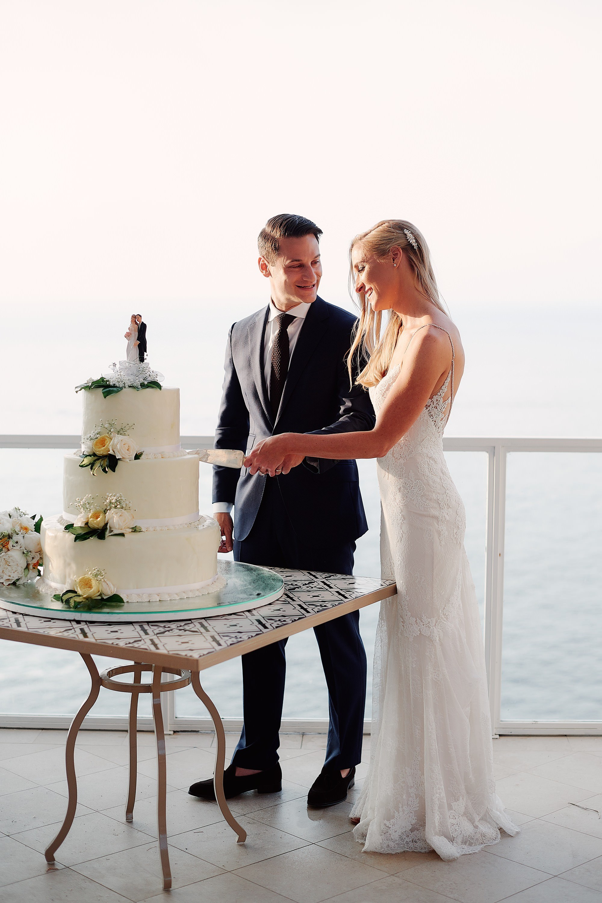 Wedding cake cutting Grand Hotel Royal Sorrento