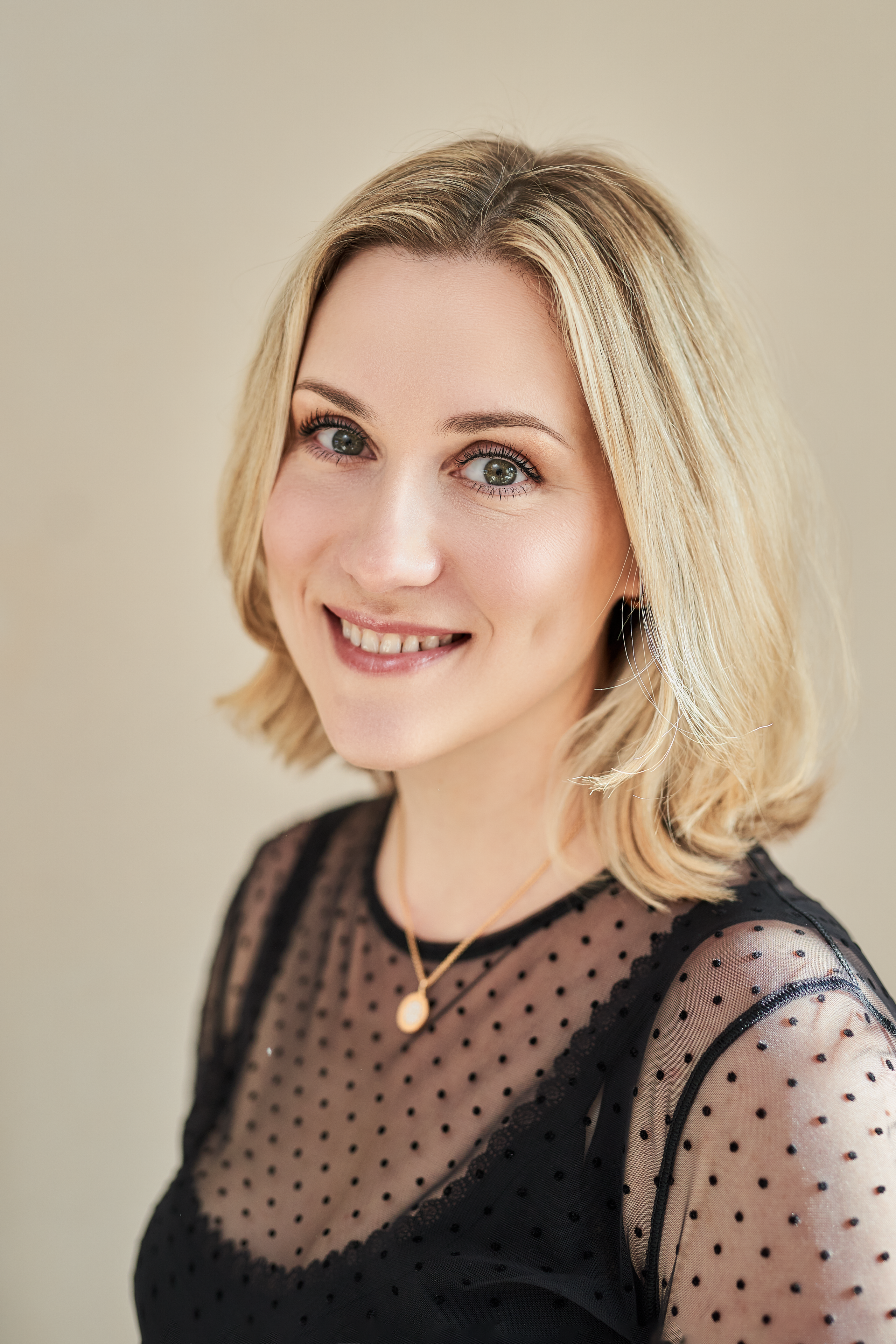 CONTENT FINANCIAL ADVISER. Professional garden design and photography services in London