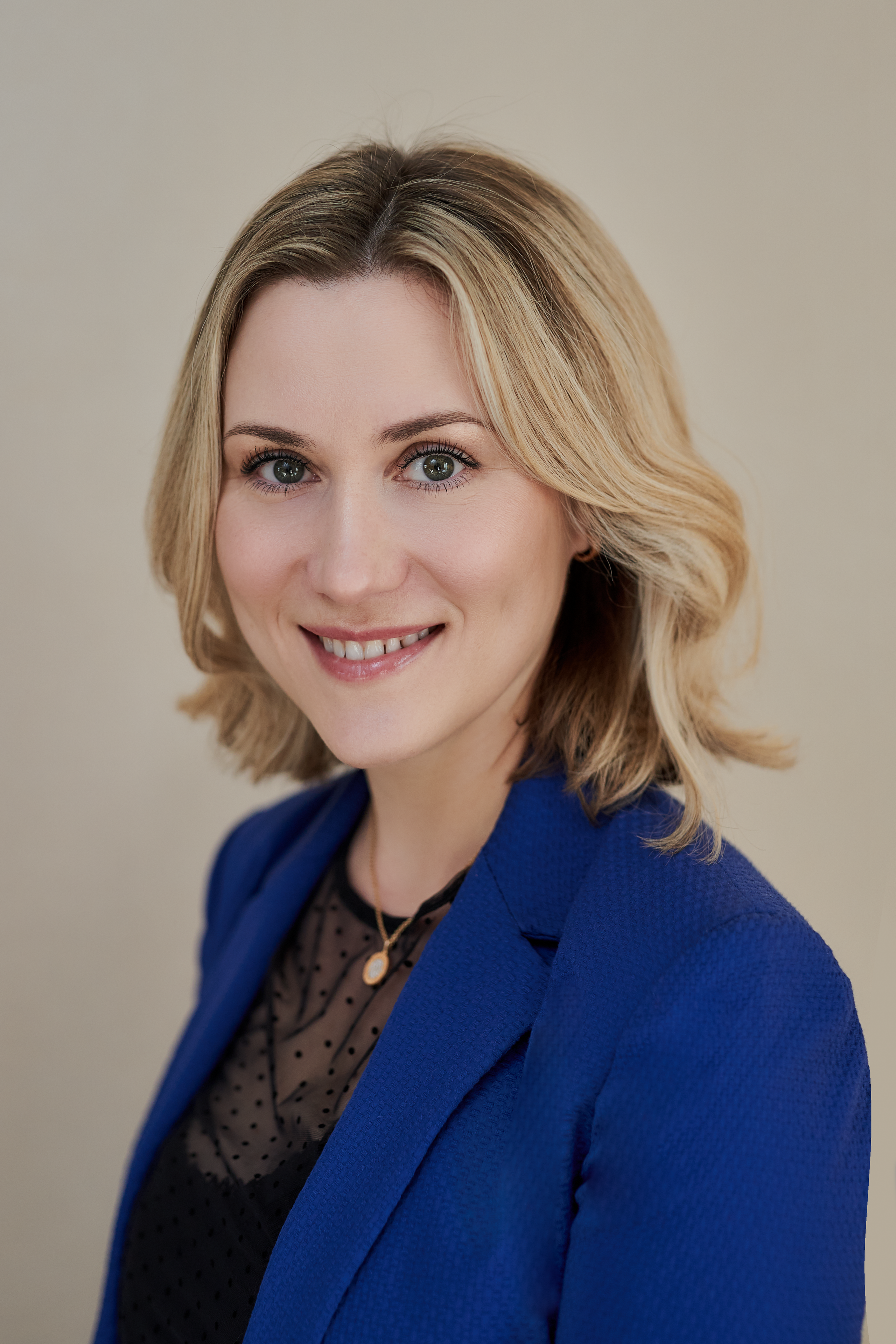 CONTENT FINANCIAL ADVISER. Professional garden design and photography services in London